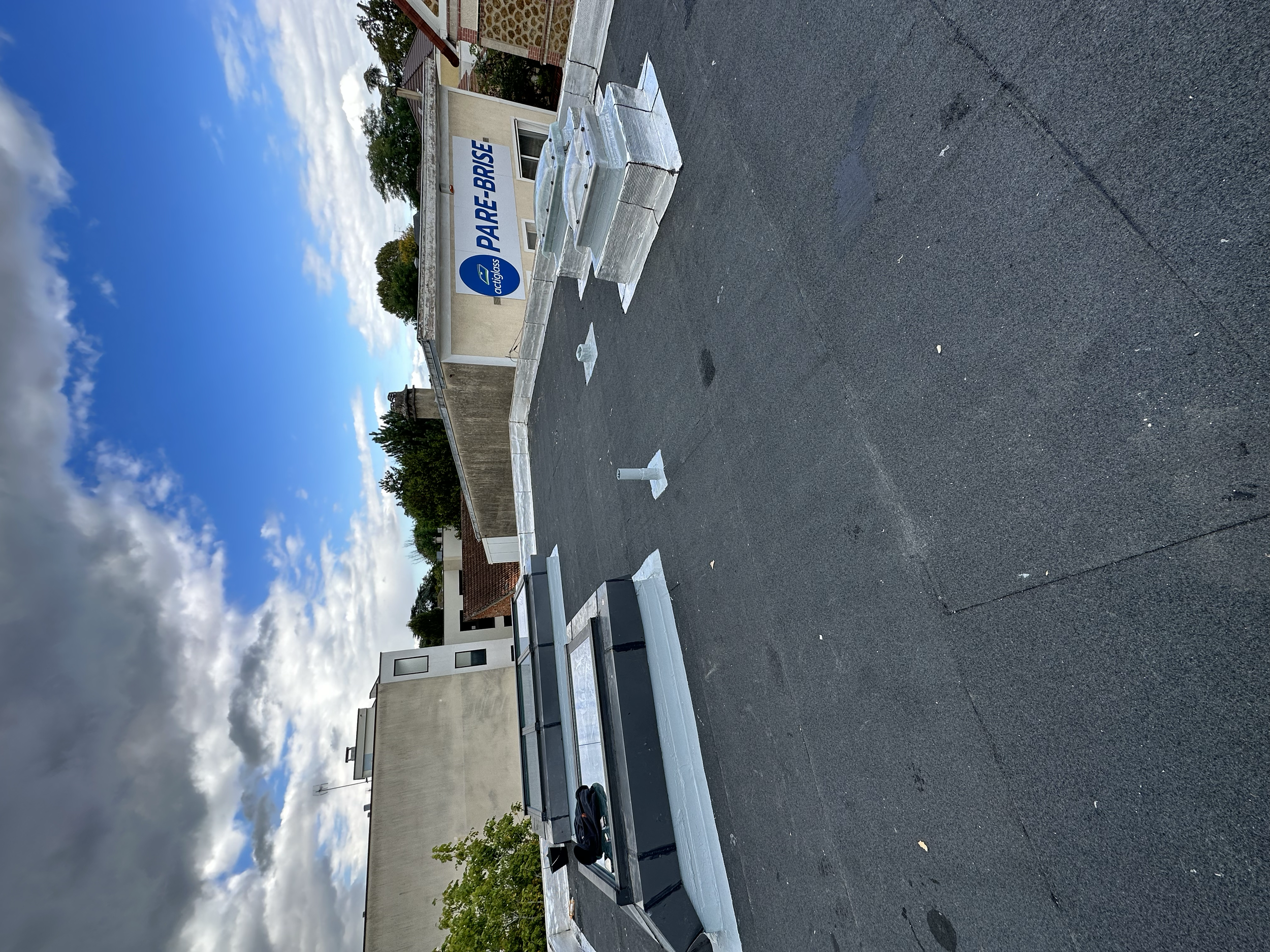 Réfection complète de l’étanchéité d’une terrasse avec pare-vapeur soudé, isolation polyuréthane Alu et bicouche bitumineuse auto-protégée