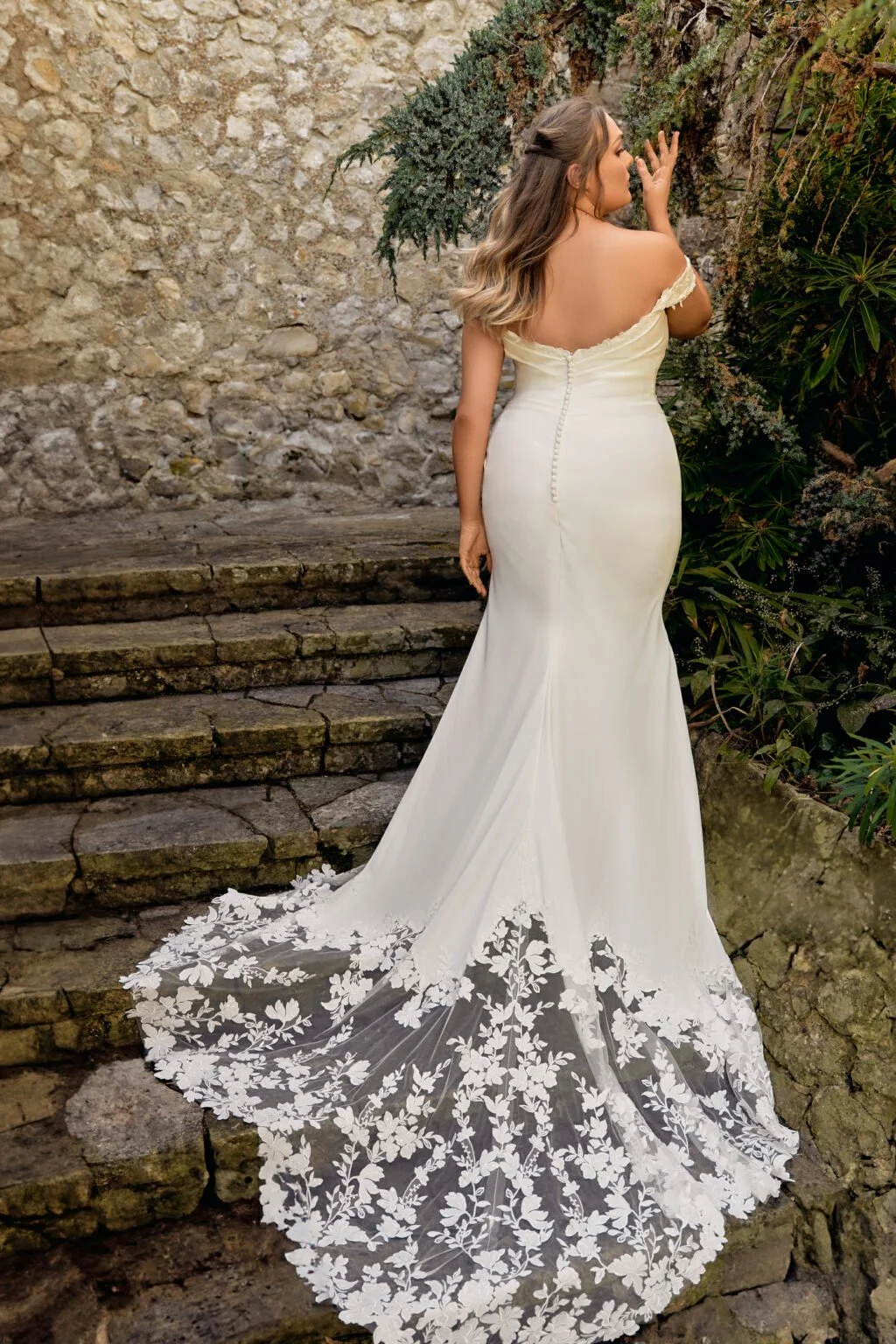 PH7015-PHEONIX-GOWNS-HOLLY-CURVE-CREPE-AND-LACE-FITTED-FIT-AND-FLARE-WEDDING-DRESS-AT-EDEN-BRIDAL-BELFAST-1.jpg