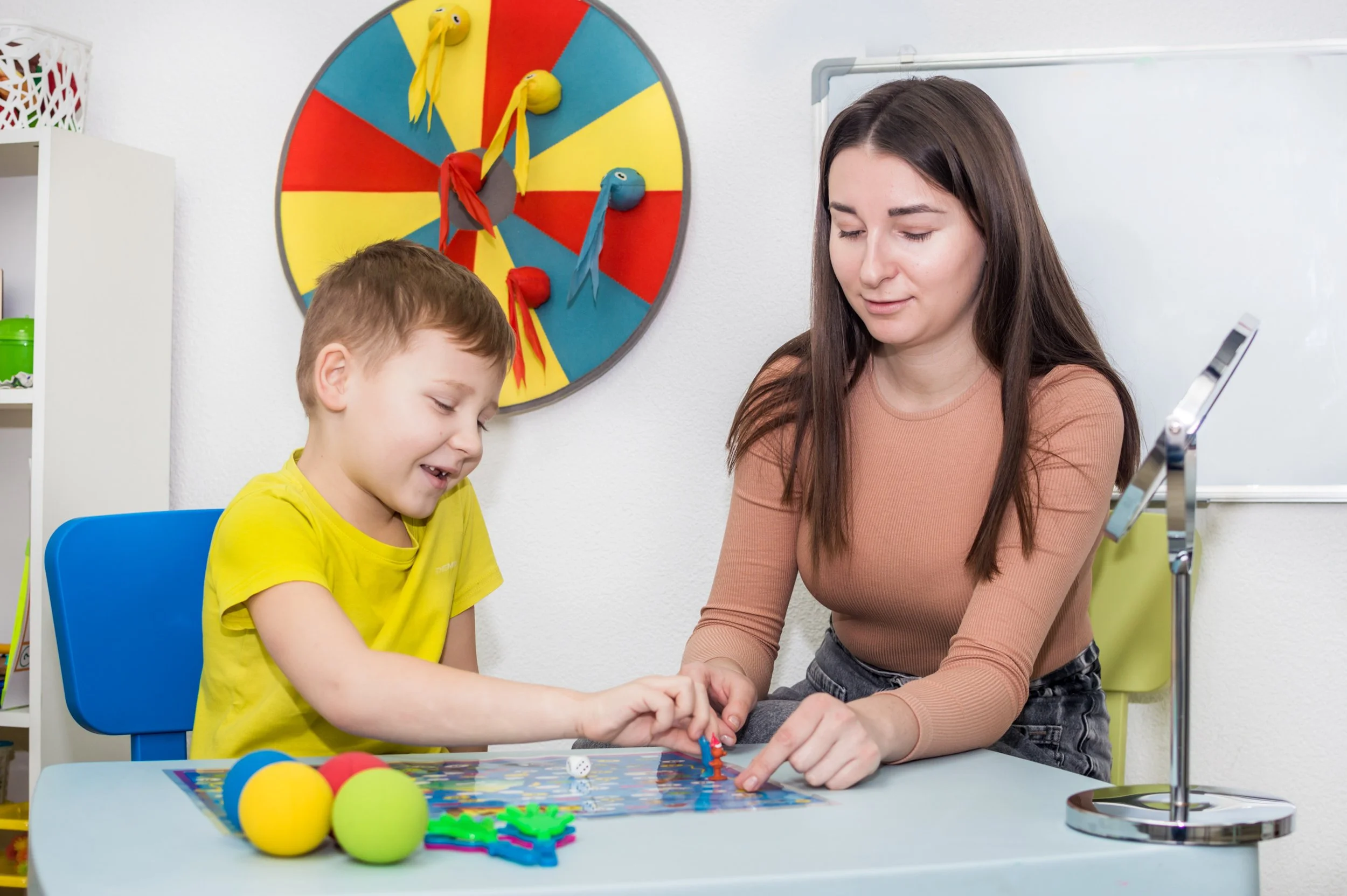 ABA therapy services for children with autism at a Tempe, Arizona clinic