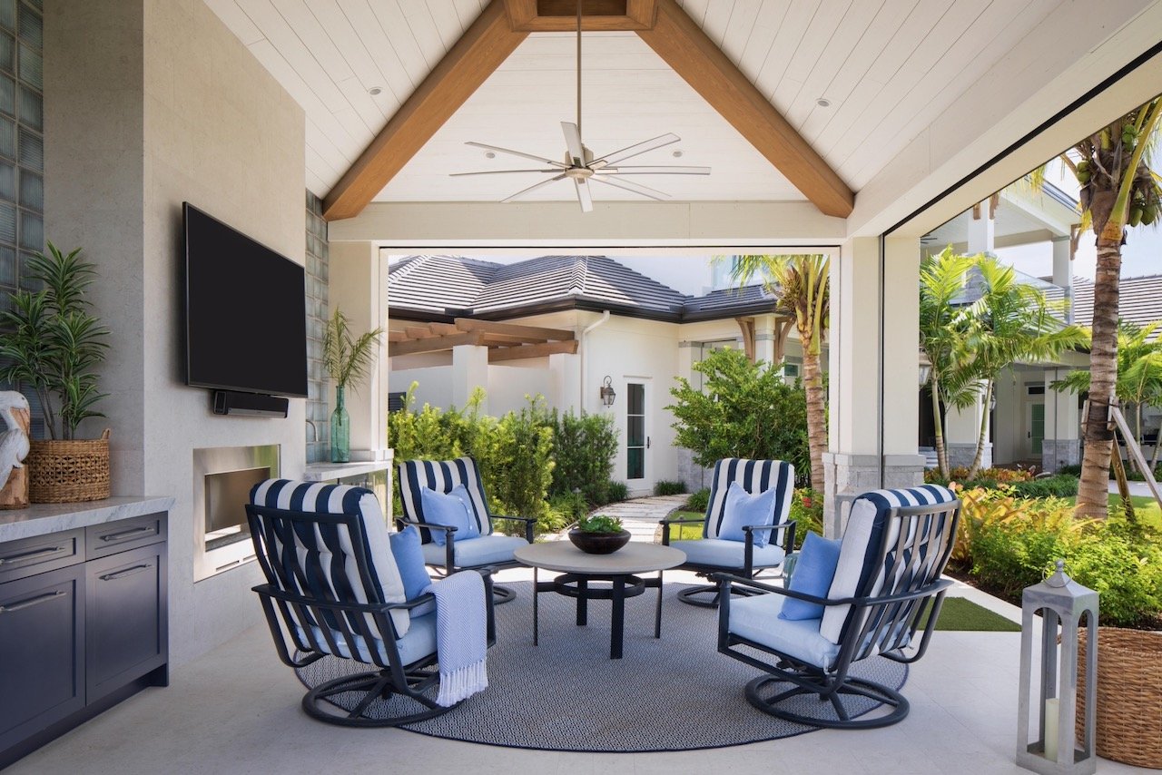 new-england-charmer-lanai-striped-lounge-chairs-palm-views-gloria-black-design-©38.jpeg