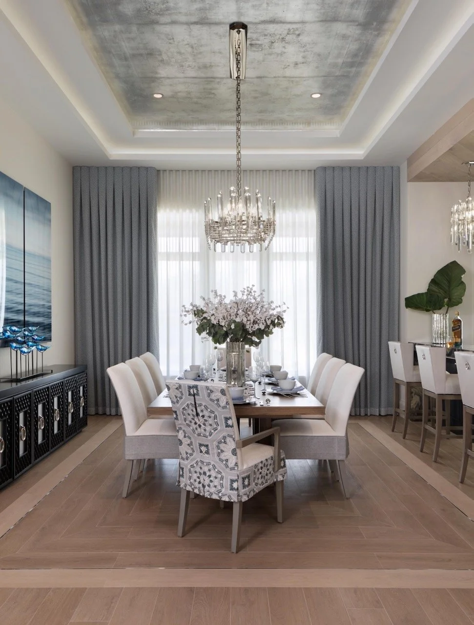 new-england-charmer-dining-crystal-chandelier-crop-gloria-black-design-©02_crop.jpeg