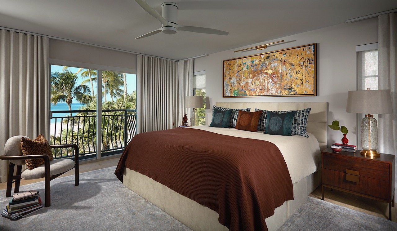 gulfshore-getaway-bedroom-terracotta-coverlet-abstract-art-gloria-black-design-©.jpeg