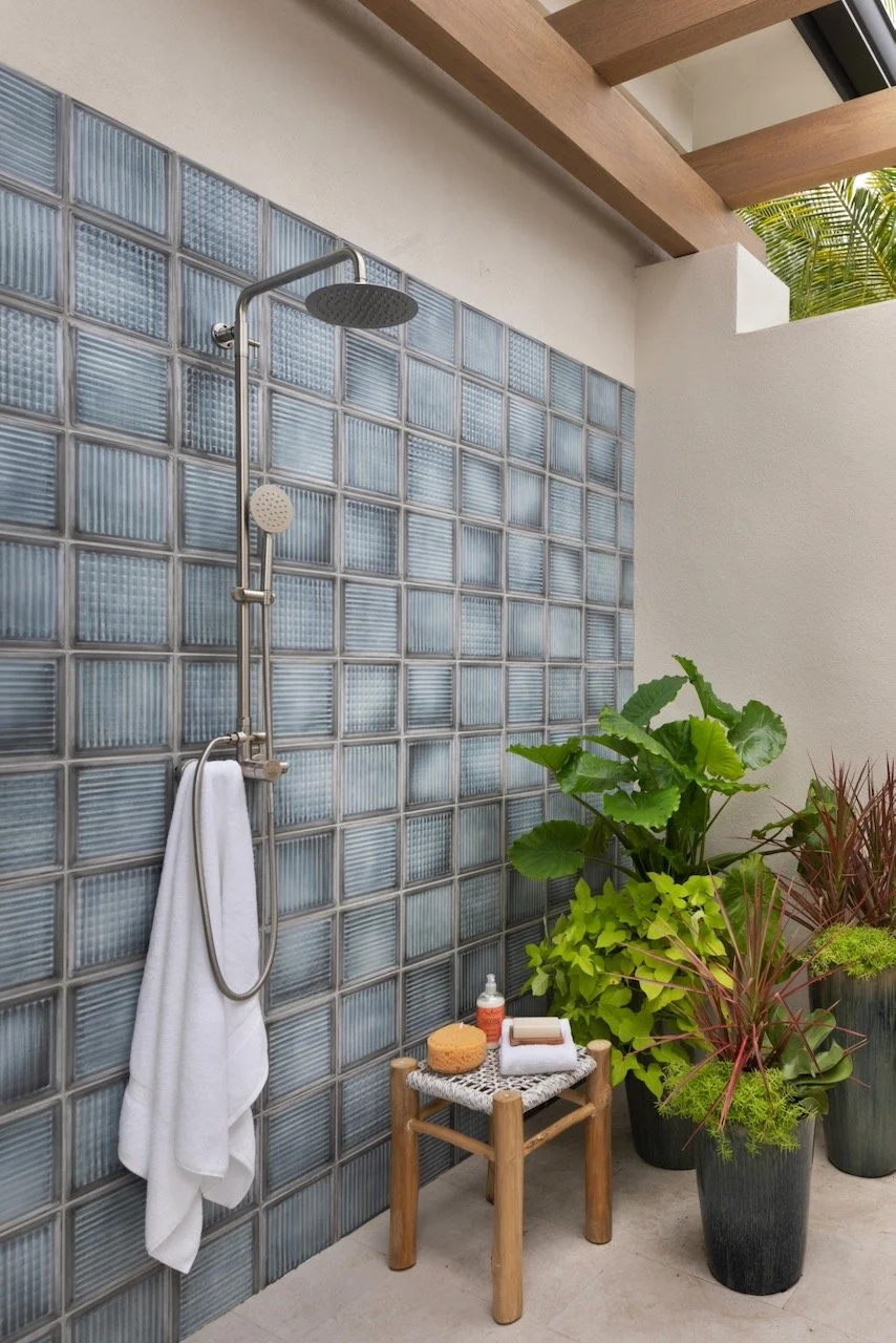 new-england-charmer-outdoor-shower-tile-walls-gloria-black-design-©34.jpeg
