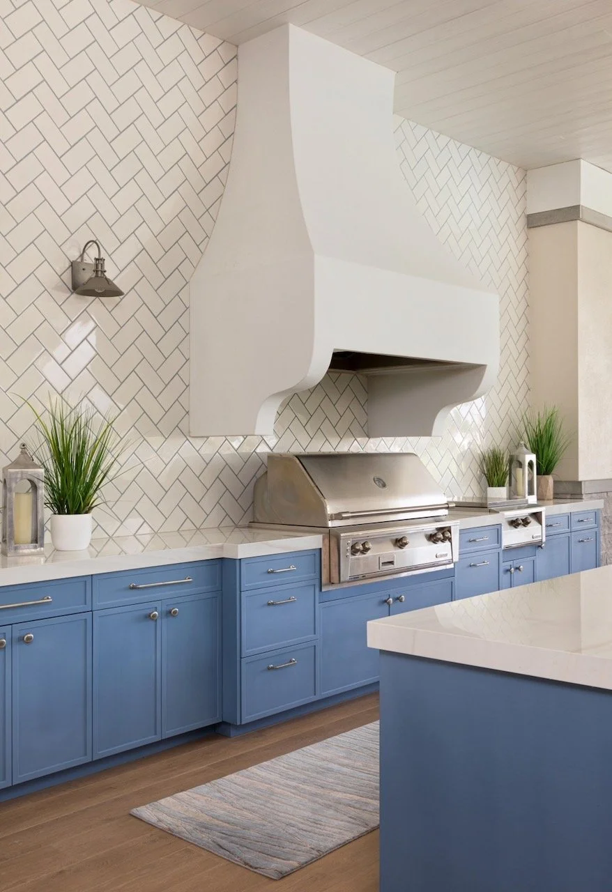 new-england-charmer-kitchen-blue-lower-cabinets-white-uppers-range-hood-gloria-black-design-©26.jpeg