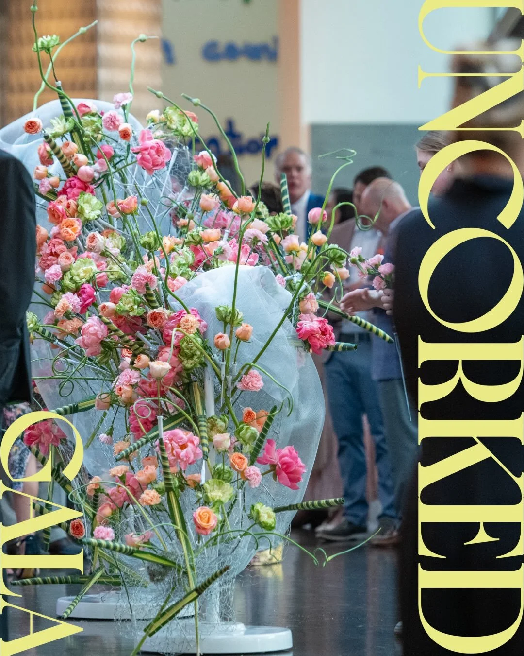 This installation wasn&rsquo;t meant to be perfect.
It was meant to be alive.

For this Gala event hosted by the @denverartmuseum , we imagined a floral activation that didn&rsquo;t arrive finished. It rather became itself through community. A flowin