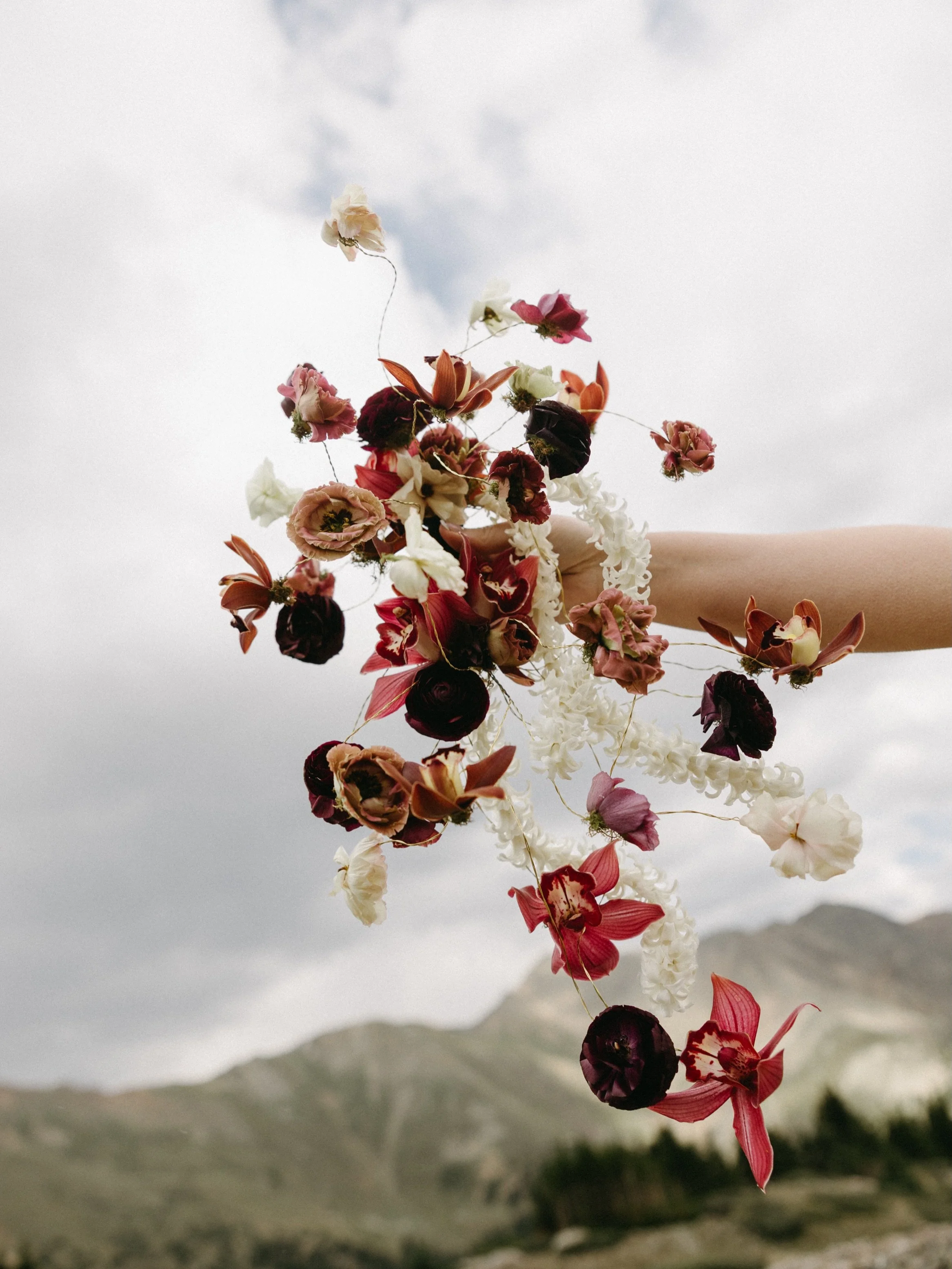 While wired bouquets are a massive trend atm, they&rsquo;ve been around for decades. Wiring used to be the only technique available before floral glue for corsages, bouts, and intricate bouquets! 

For this bad boy I used a mixed of old and new techn
