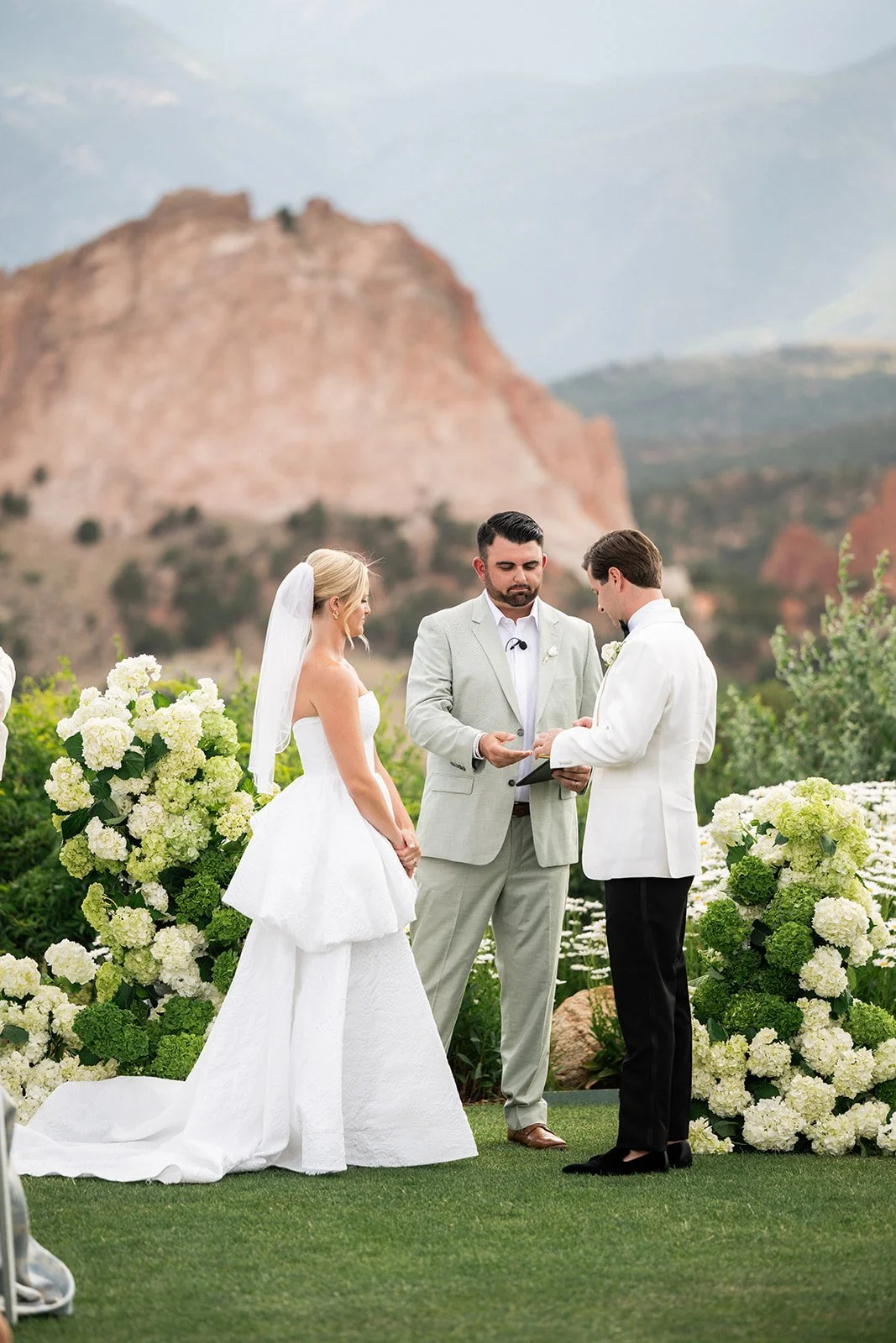 GARDEN OF THE GODS RESORT WEDDING-135.jpg