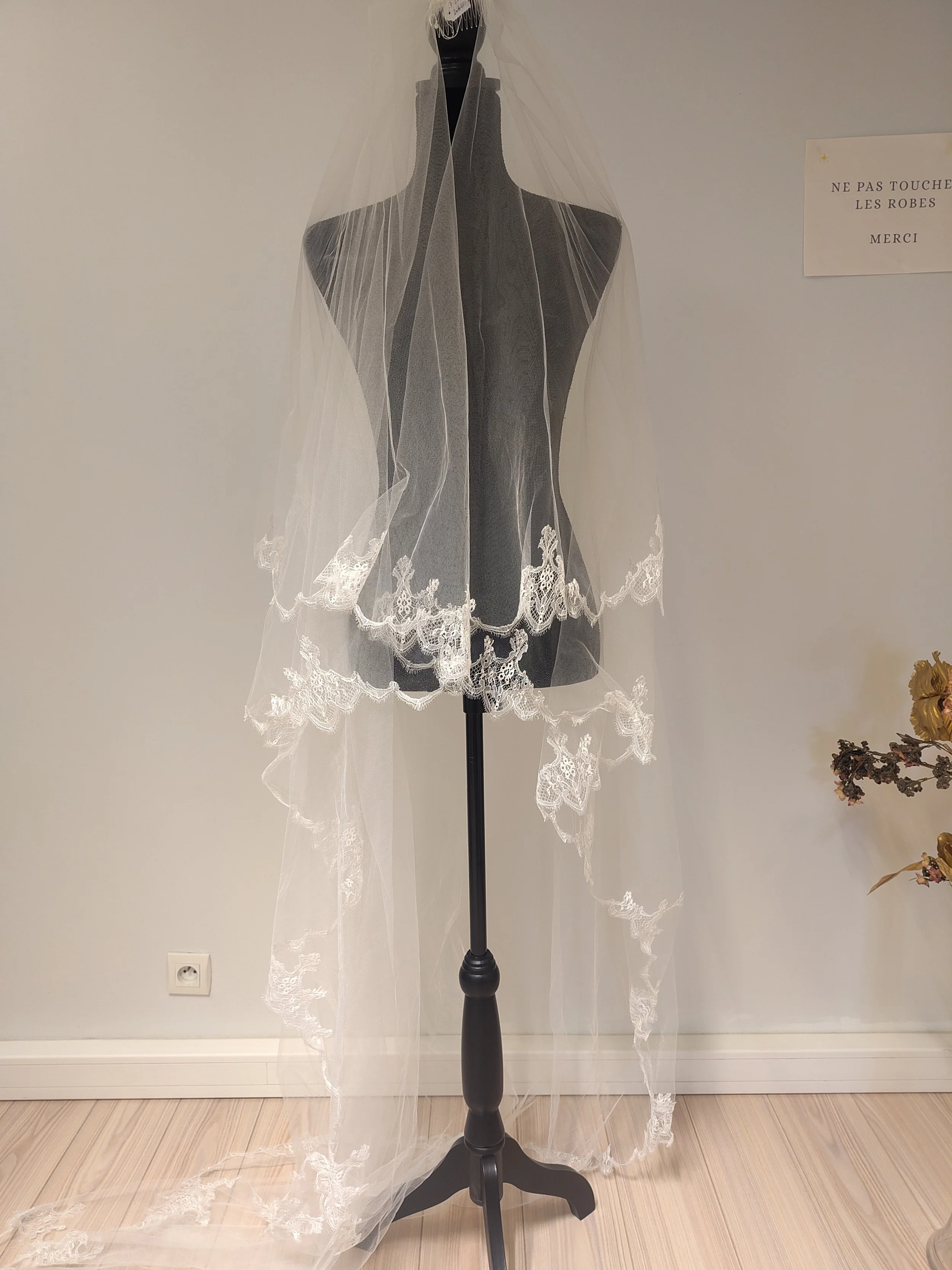Voile long avec bordures en dentelle