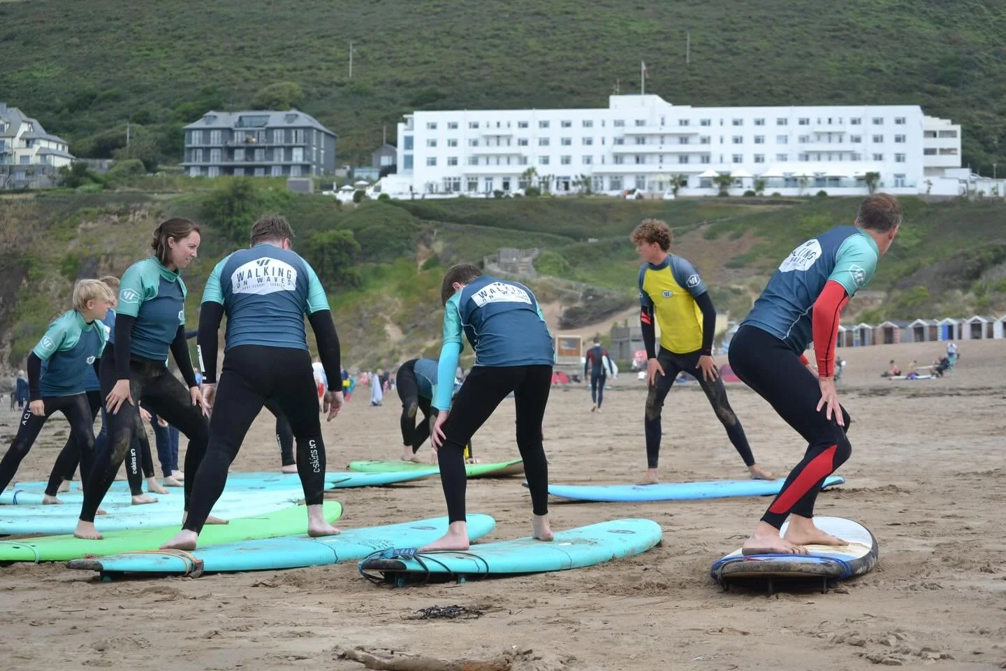 Staying at Saunton Sands Hotel? 🌊 

You get 10% OFF surf lessons with us 🤙🏼 

Even better&hellip; during peak times, hotel guests can jump on our FREE surf sessions: 

🏄 Wed &amp; Sat | Ages 10+ 
🏄 Thu &amp; Sun | Ages 4&ndash;9 

Spots are limi