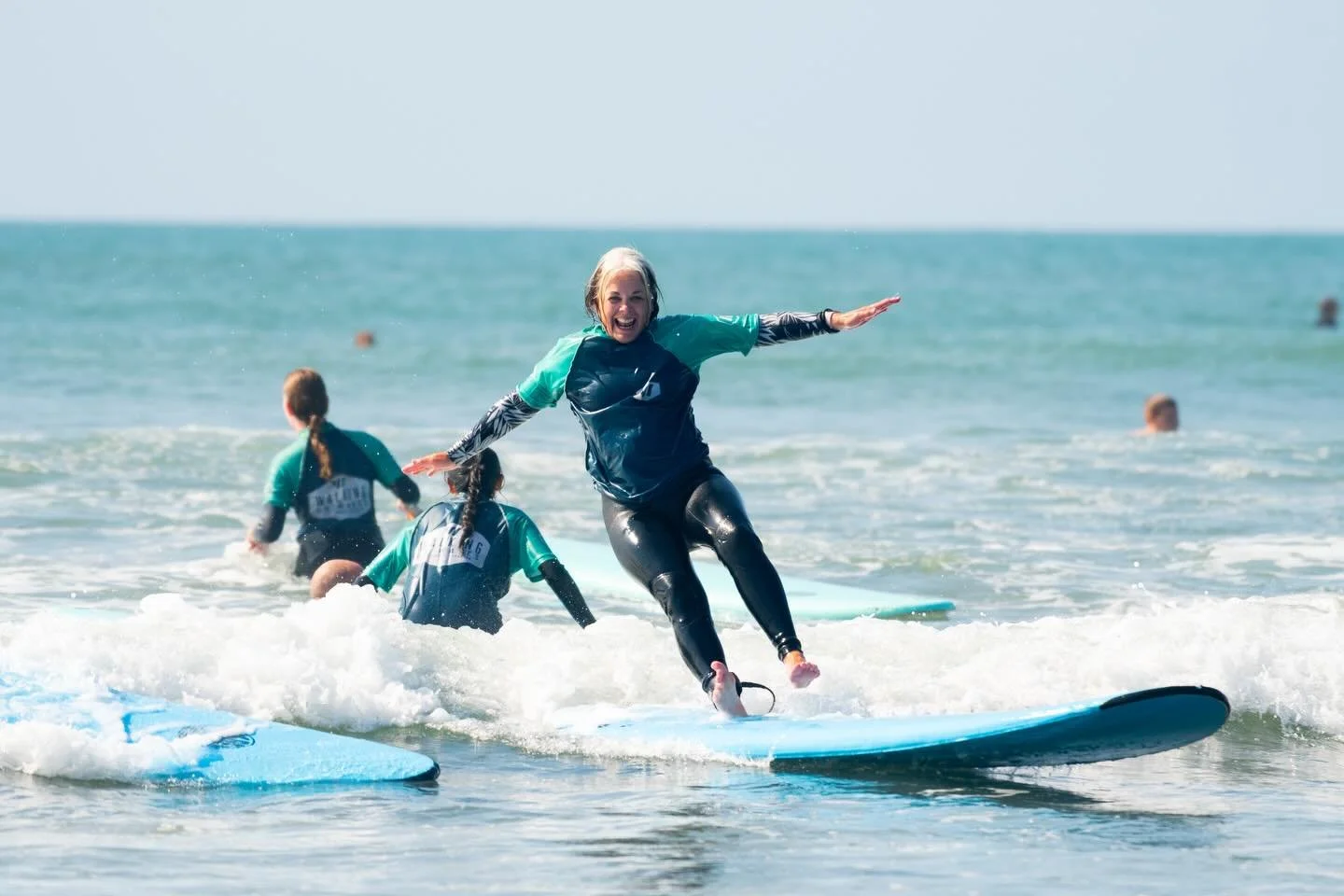Things you didn&rsquo;t expect in a surf lesson 👇 

1. Falling off&hellip; a lot 😂 

2. How quickly you start getting the hang of it 🏄&zwj;♂️ 

3. Laughing more than you thought possible 

4. That ONE wave that makes it all worth it 🌊 

5. Wantin