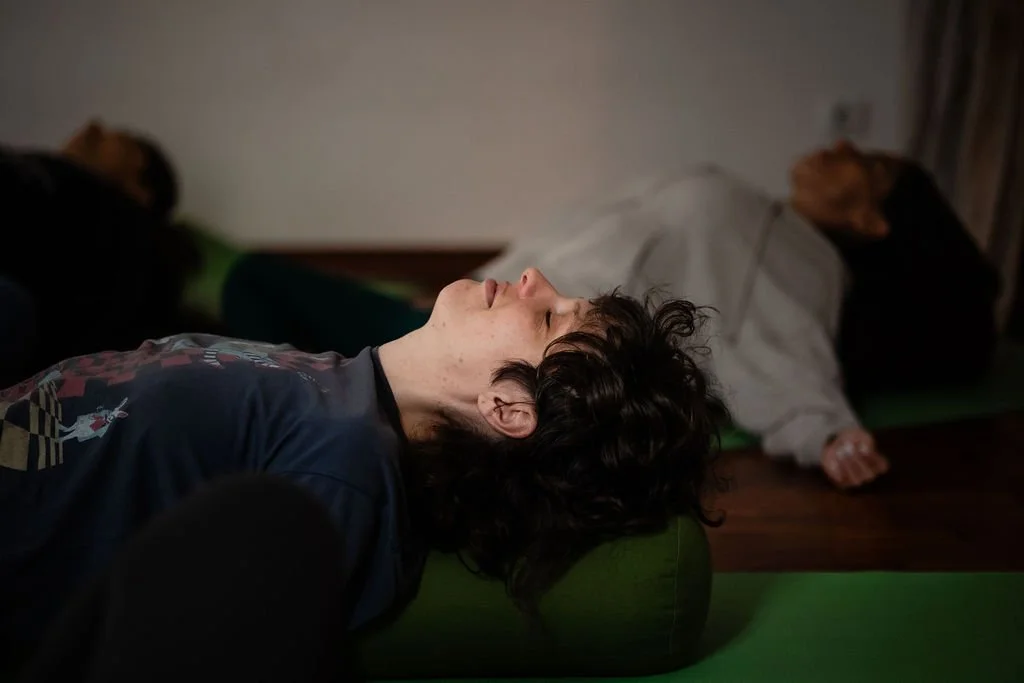 womanrelaxingonbolsterwitheyesclosed