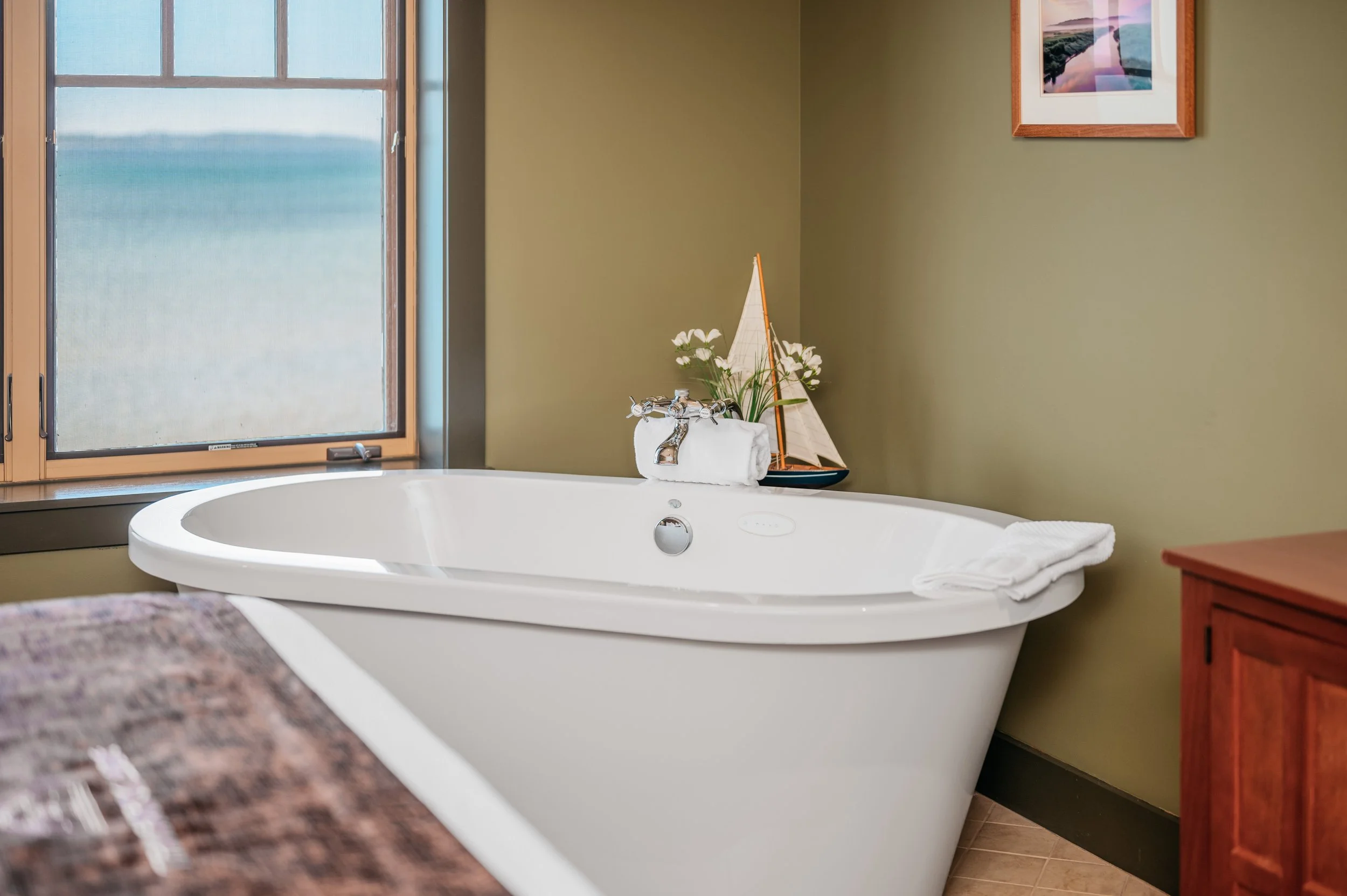 Rooms & Suites
Explore our lodging accommodations from spacious three-bedroom suites to direct beach walkout rooms.