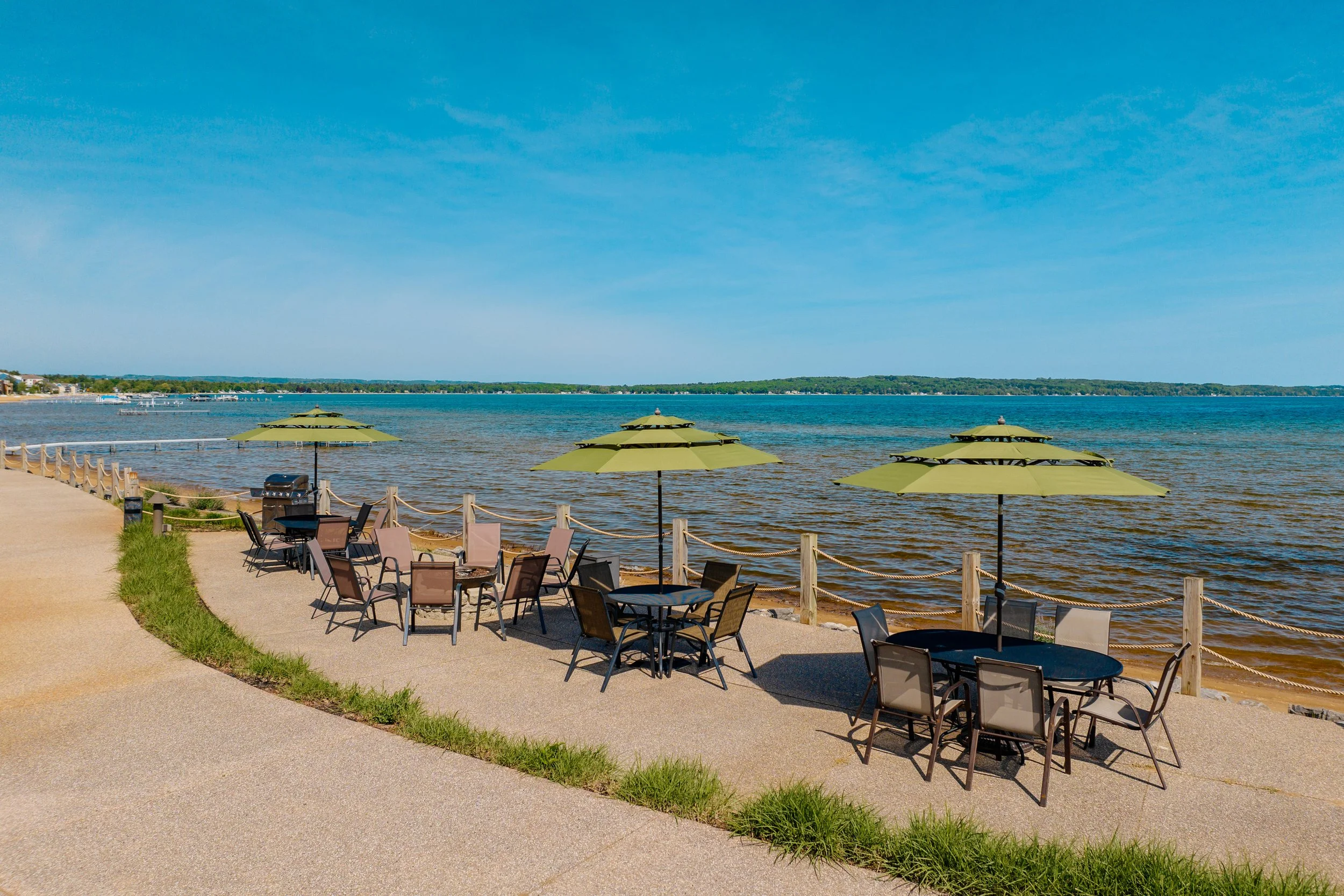 Beach Seating Options
Complimentary beach chairs, tables, chaise lounges, umbrellas, and towels provided.