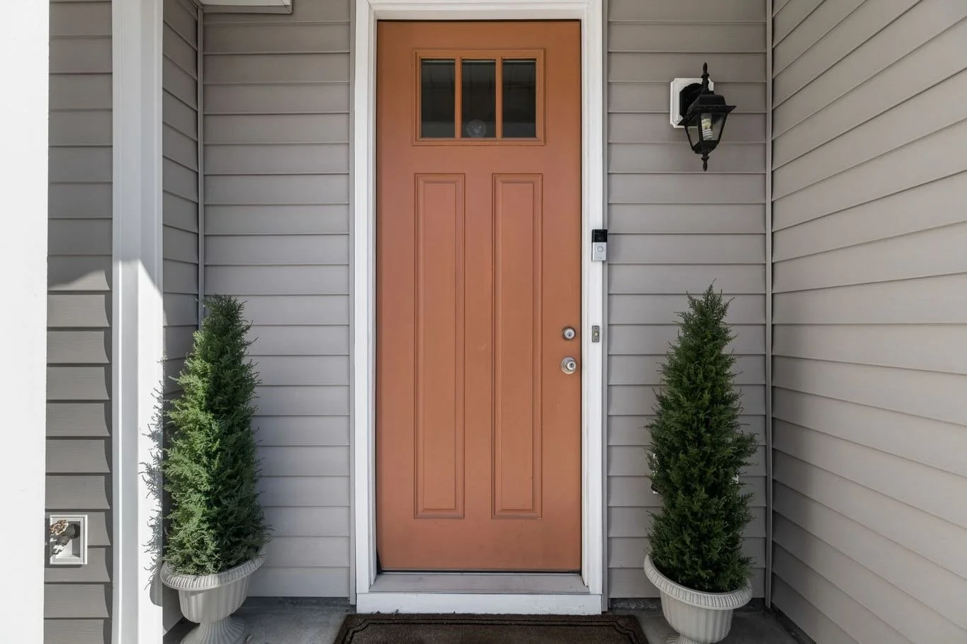 We know the power of first impressions &amp; beautiful, bold design choices really steal the show!

Make sure to give your listings the media it deserves to really show off every detail! 🤩

#realestate #realestatemedia #wilmingtonnc #beachlife #home