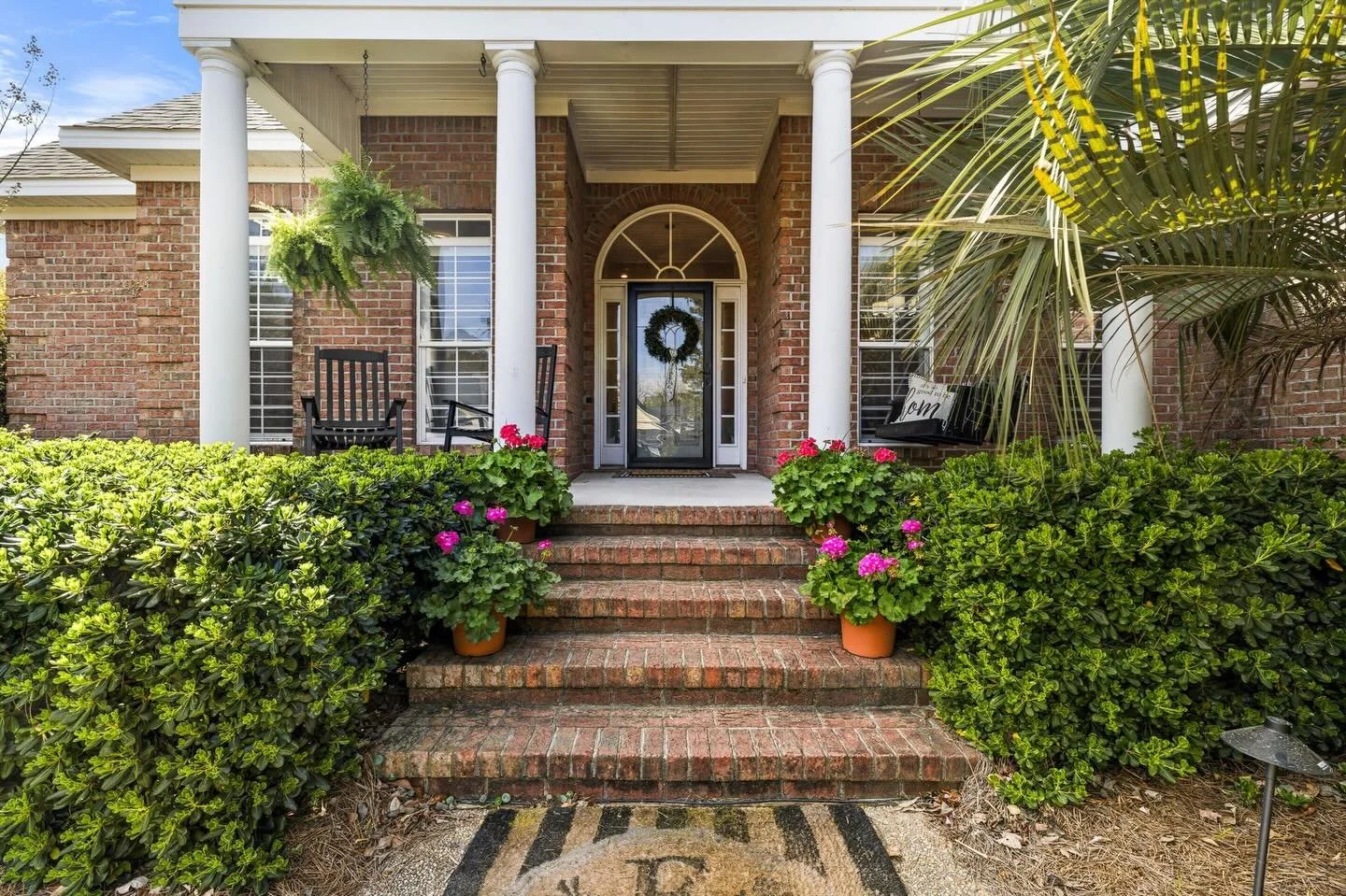 The weather has got us ready for more Spring! 🌸🌷And more listings!

Thank you to our incredible realtors who keep us busy capturing the beautiful homes of the coast!

#realestatemedia #realestate #beachlife #wilmingtonnc #spring