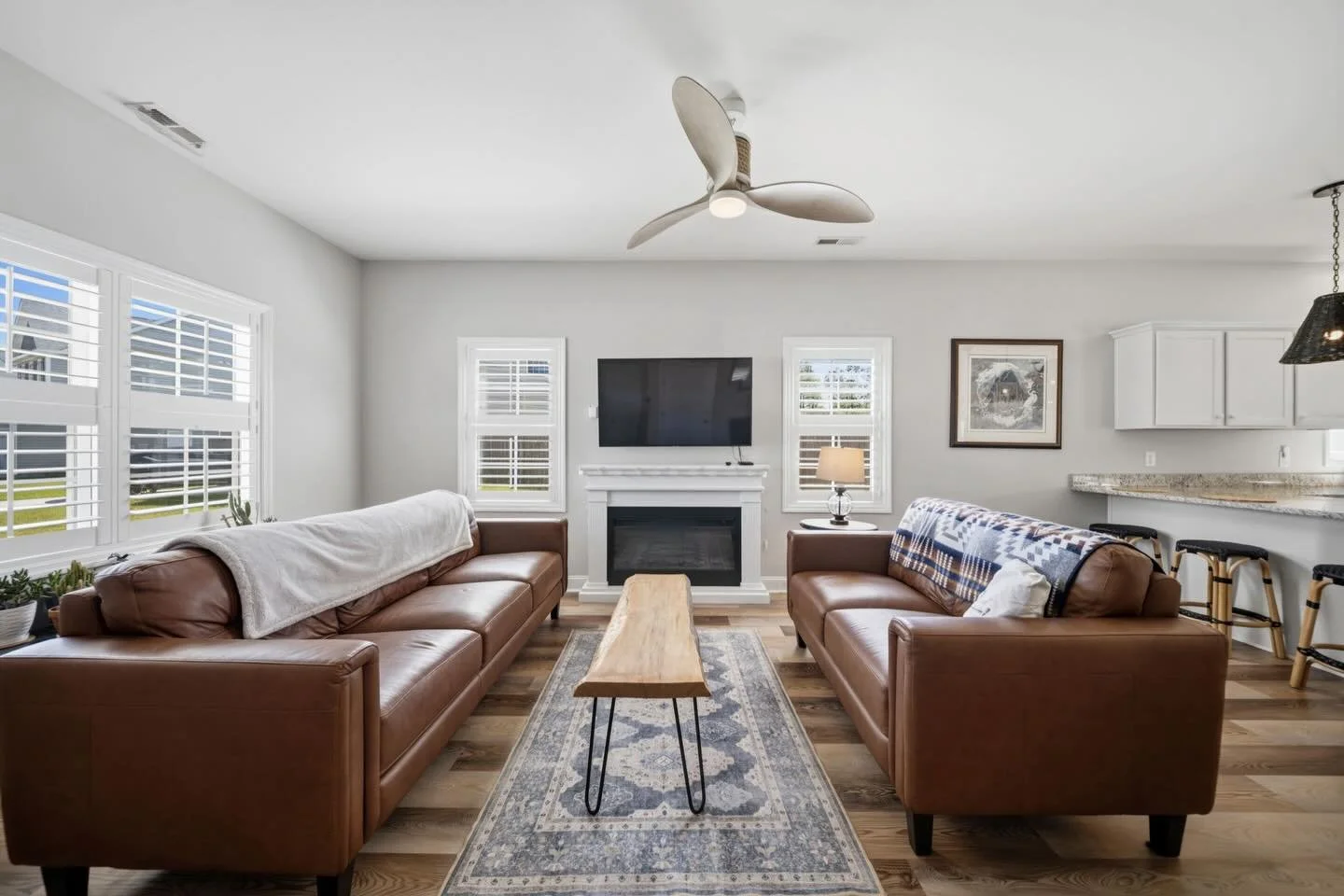 It&rsquo;s Friday &amp; that means we made it through another week! 🎉 

Ready for a nice weekend with some family time + photographing a kindergarten graduation! 🎓 (did you know we do other styles of photography?! 👀)

#realestate #realestatemedia 