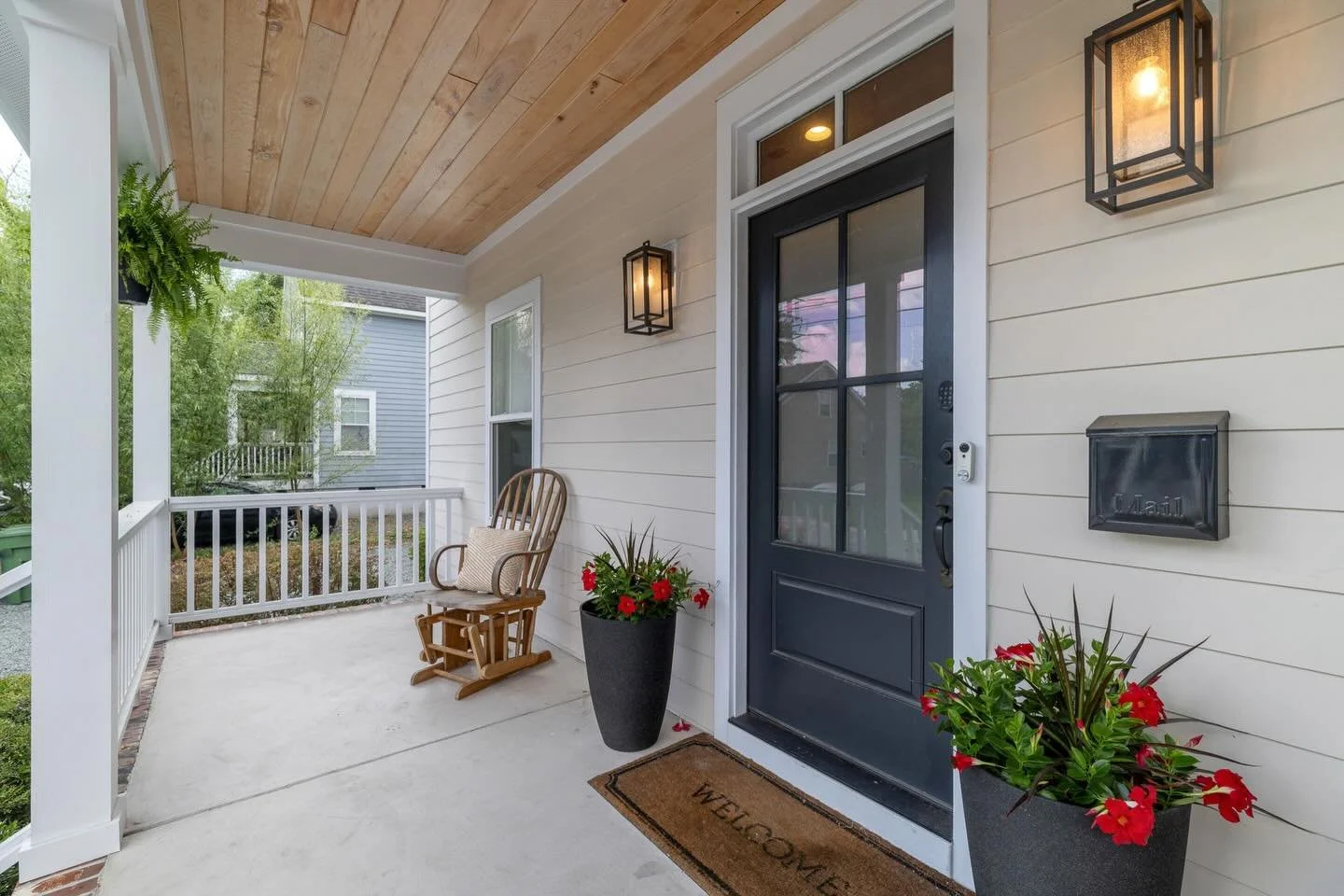 nothing quite like a comfy front porch! 🌺

#realestatemedia #realestate #wilmingtonnc #frontporch #photographer