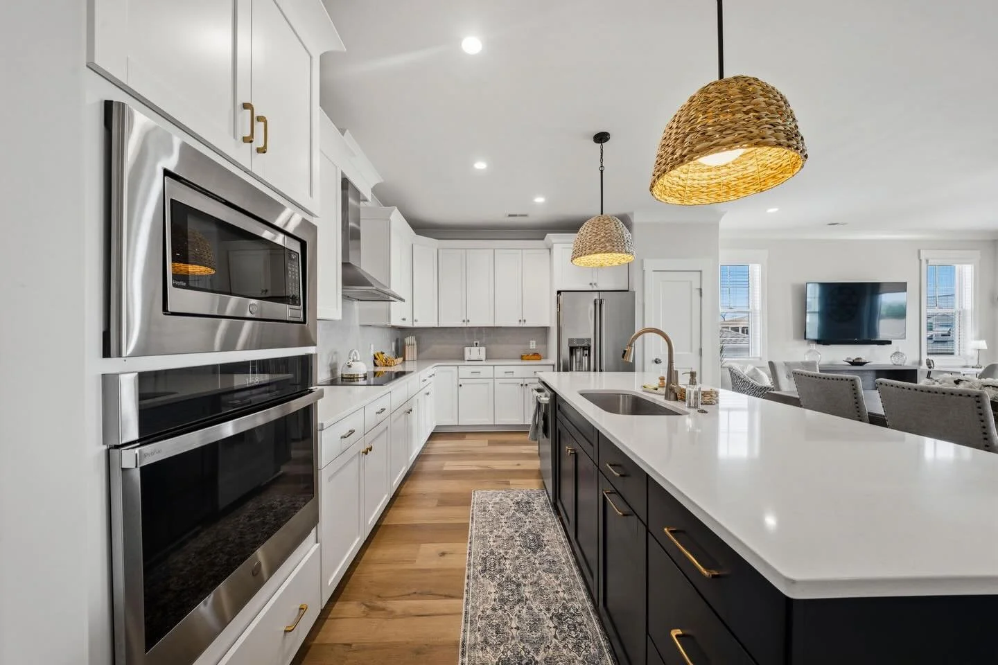 Another gorgeous rental ✨ let&rsquo;s get your listing the media it deserves. Book at the 🔗. 

#realestatemedia #realestate #rental #airbnb #photographer