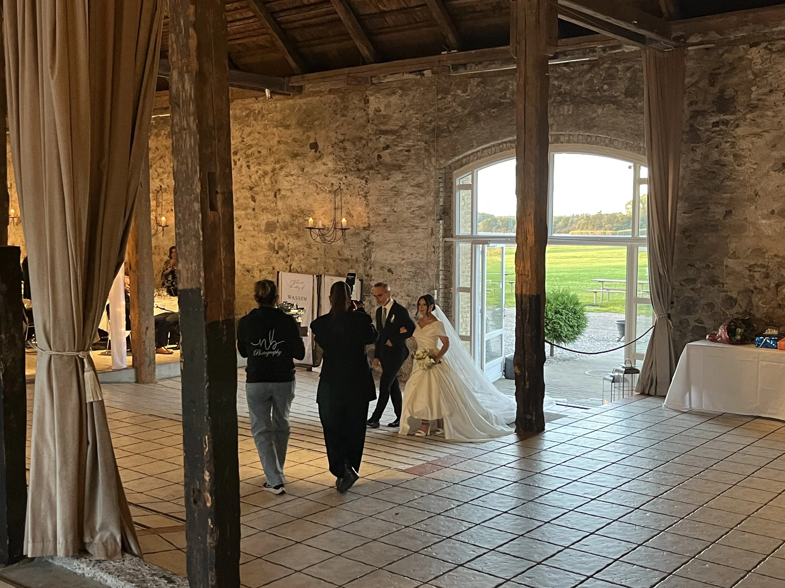 Bryllup på Sonnerupgaard Gods, 1877-Laden