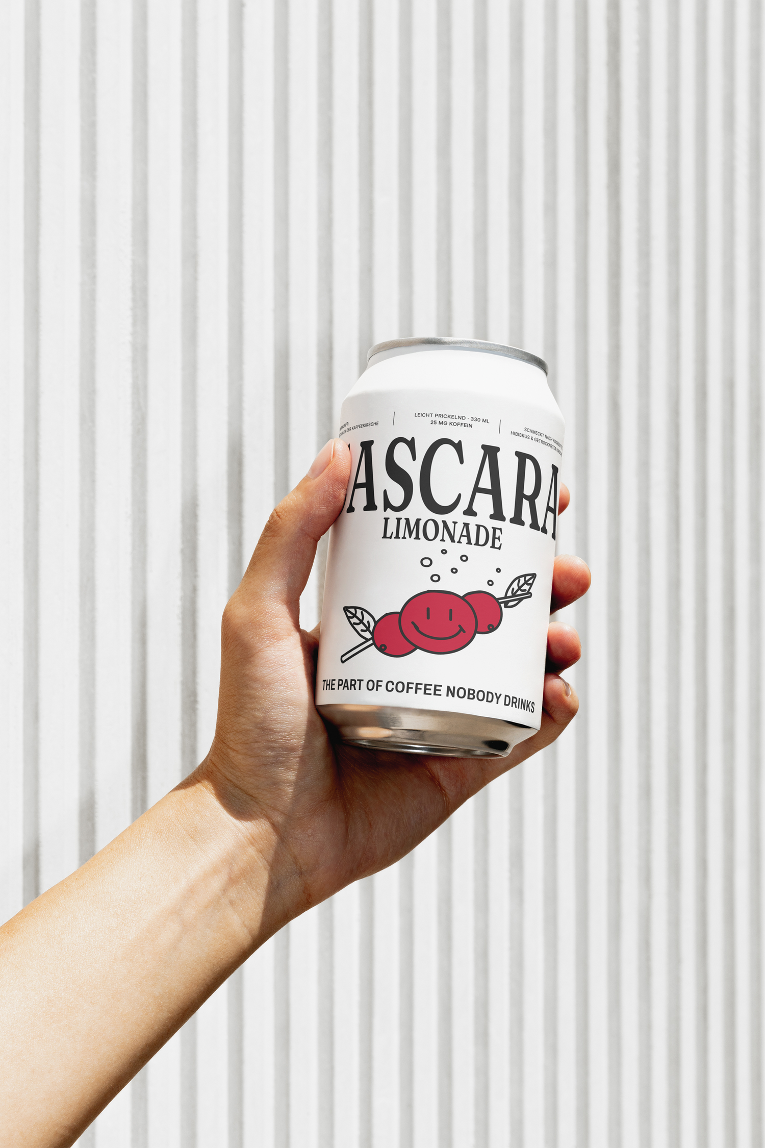 Cascara Limonade Dose in der Hand