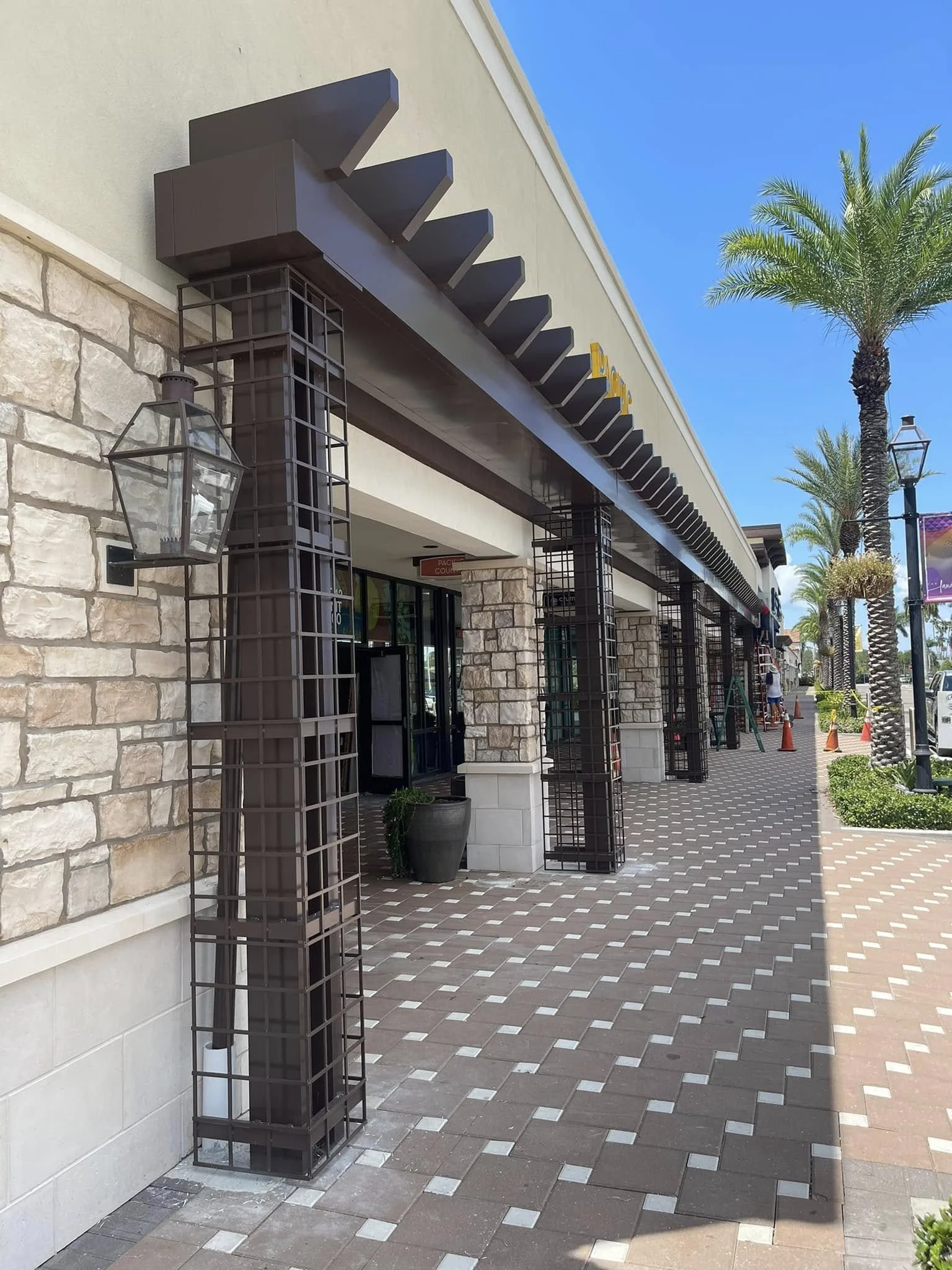 Decorative trellis columns