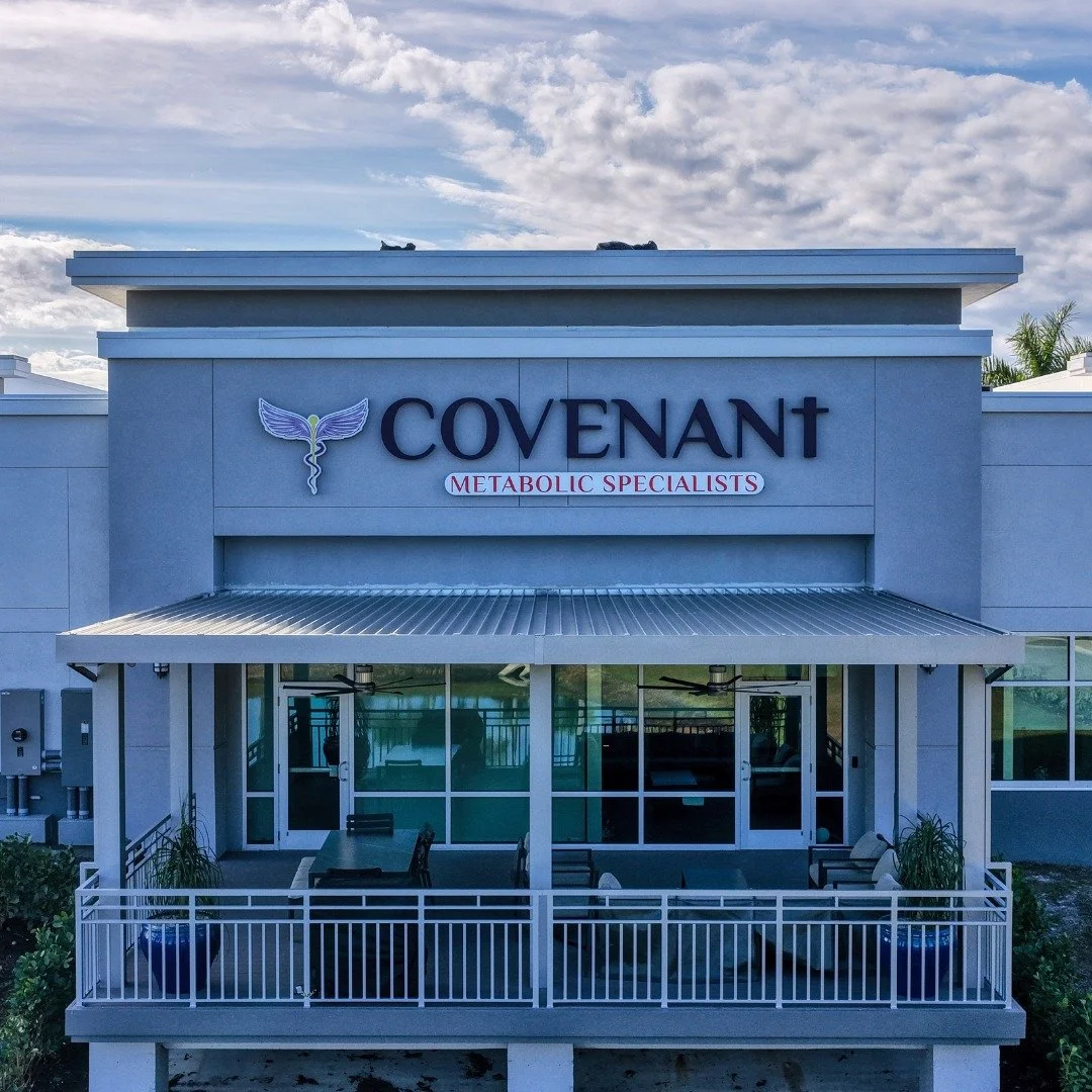 A few shots of our recently installed aluminum canopy for Covenant's Sarasota clinic in University Park.

 #metalcanopy #aluminumcanopy #aluminumawnings #metalworks #aluminumworks #metalfabricating