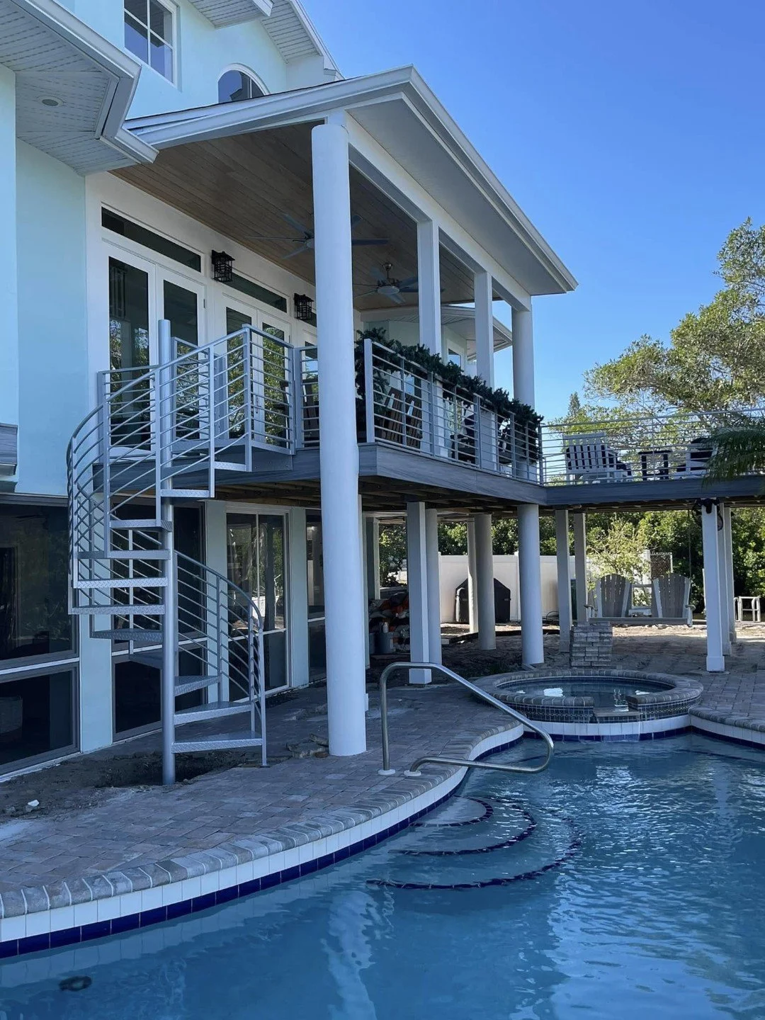 balcony_railing&spiral_staircase_residential_1.jpg
