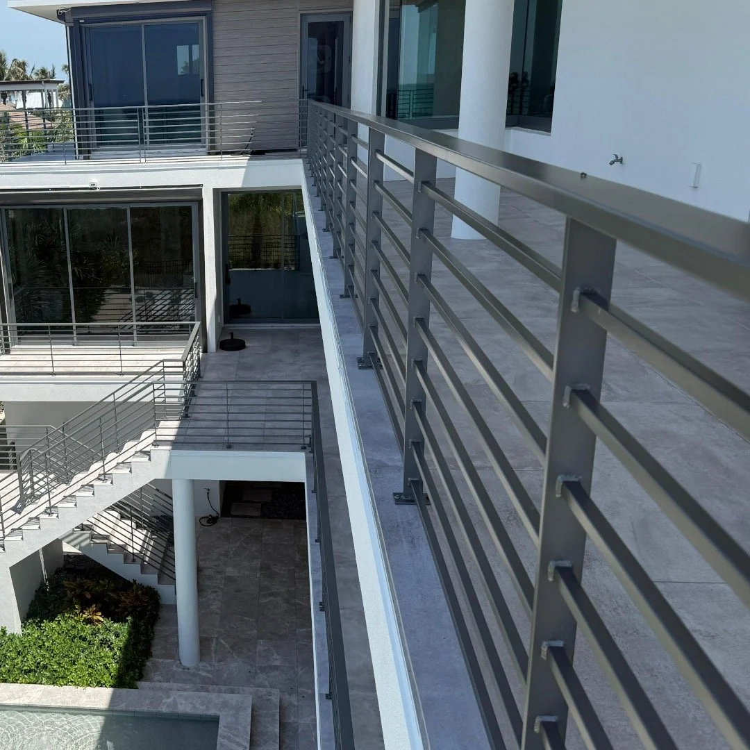 Multi-storey multi-line horizontal bar balcony railing system