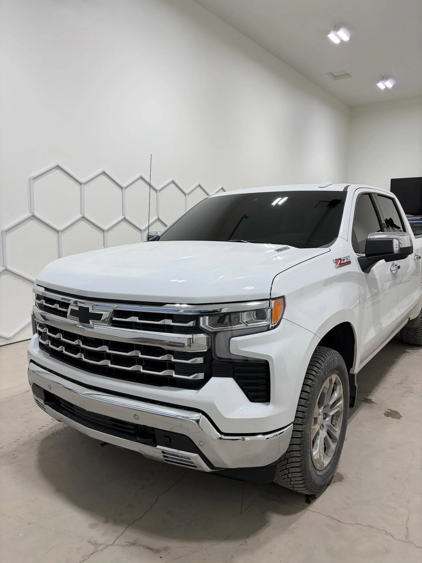 Tinted windows really pop and improve the look of these light colored vehicles.

&bull; 15% in the rear glass and doors

&bull; 5% on the front doors

&bull; 35% on the windshield

&bull; All in Geoshields ProNano Ceramic

 🚁
 
🏃🏽&zwj;♂️_________?