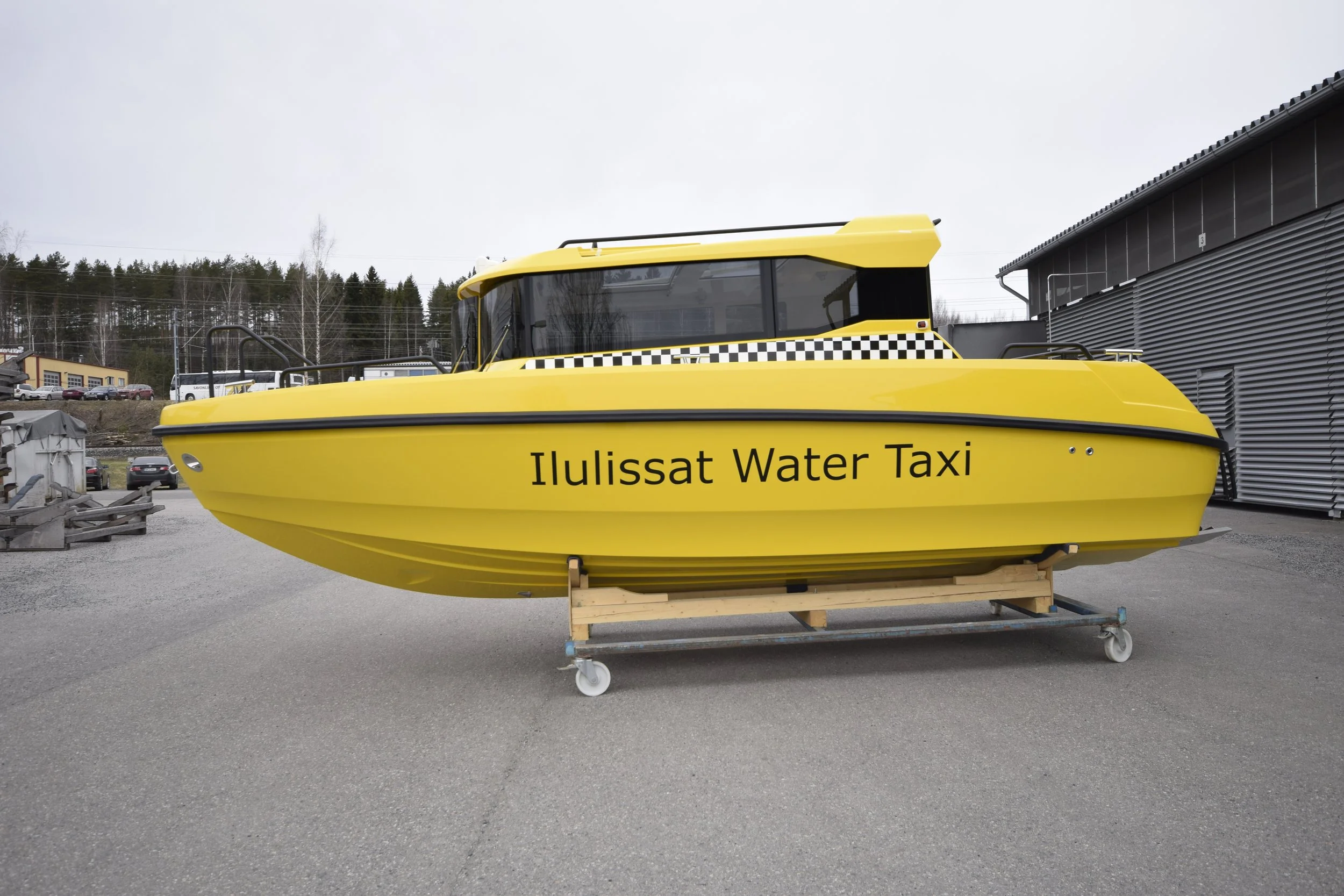 Keltainen vene esimerkki.