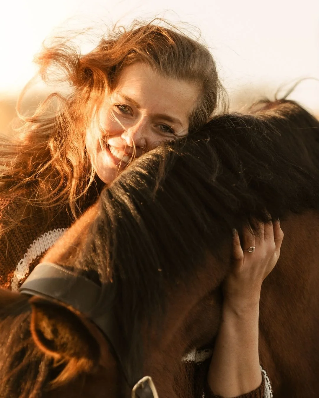 Zwischen Training, Alltag und Chaos sind es oft die kleinen Momente, die am meisten bleiben 🤍🐎✨

📸: @photografine_