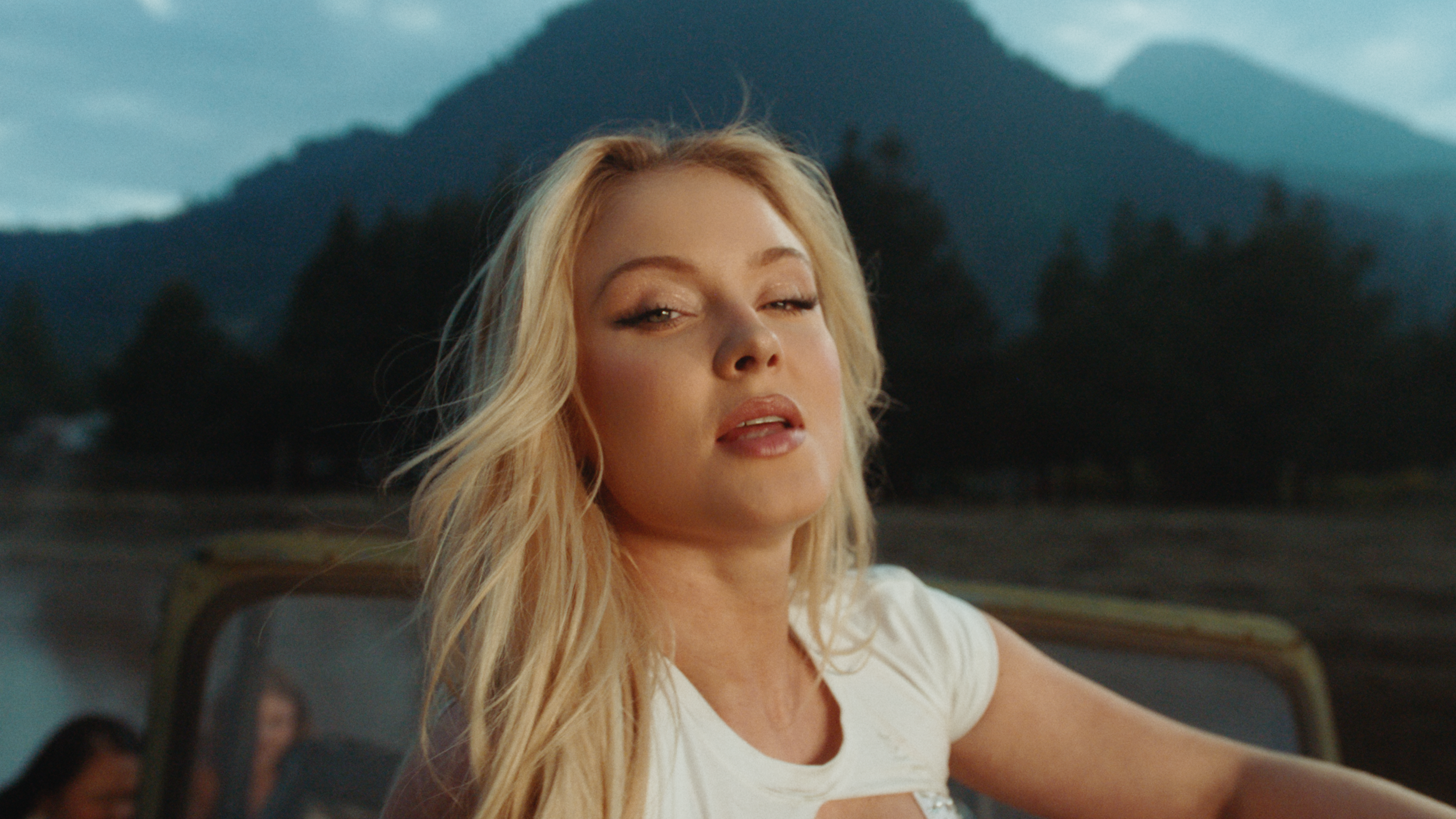 CR 2k ONLINE.00_01_23_21.Still048.png