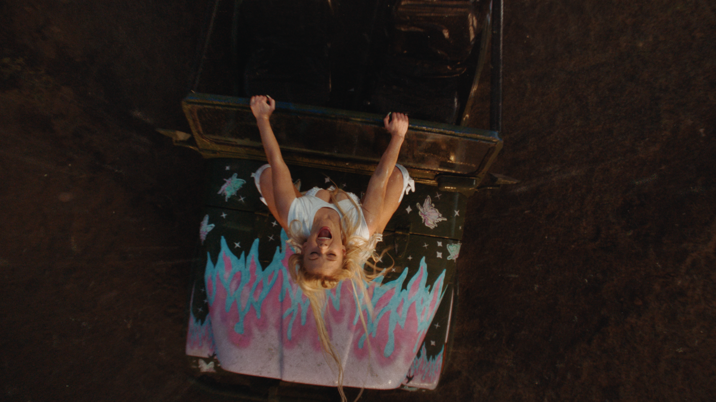 CR 2k ONLINE.00_01_39_14.Still061.png