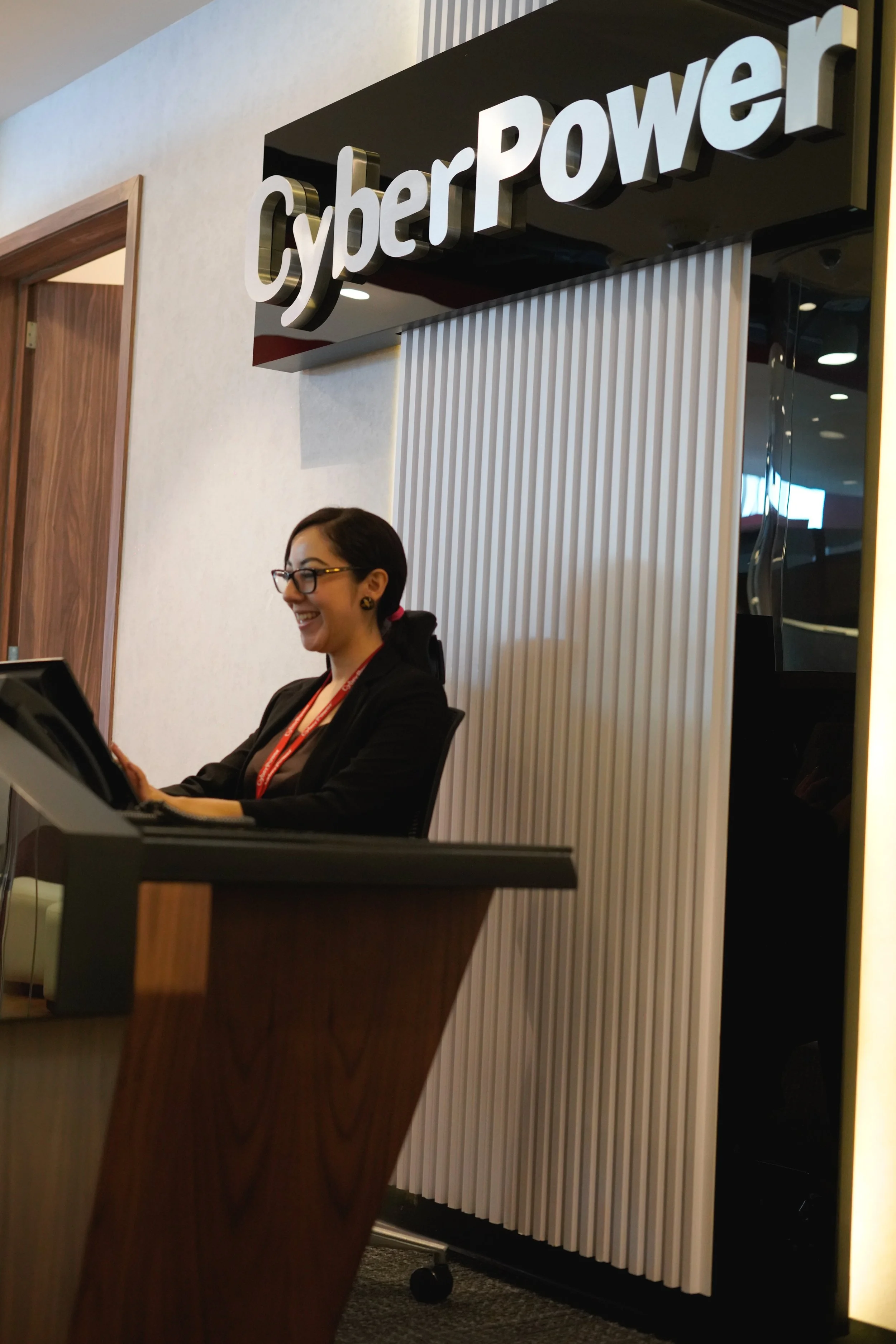 CyberPower14.jpg