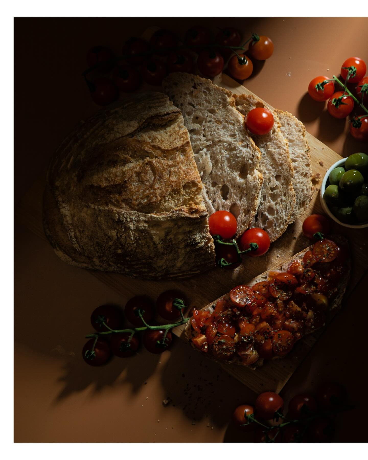 How much can light transform something ordinary?

Bread, tomatoes, olives.
Nothing styled to perfection , just texture, shadow, and warmth.

Swipe through the details.

#foodphotography #lightandshadow #foodstyling #creativephotography #moodyfood