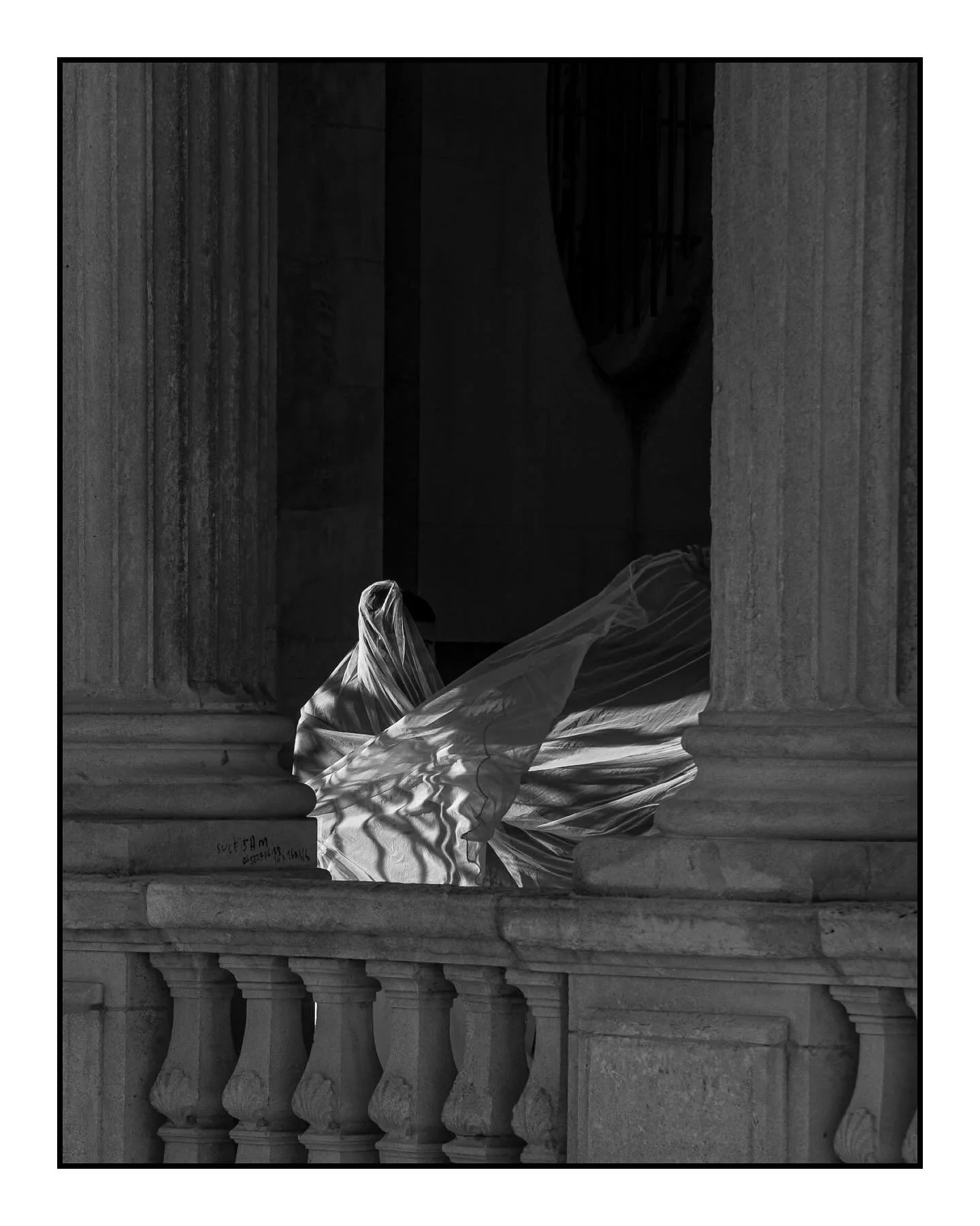 📸 Marseille: Quiet Moments &mdash; my recent LensCulture submission.

A series capturing the gentle rhythms of life in and around Marseille &mdash; from the poised elegance of a bride on the Palais Longchamp balcony to children discovering their cit