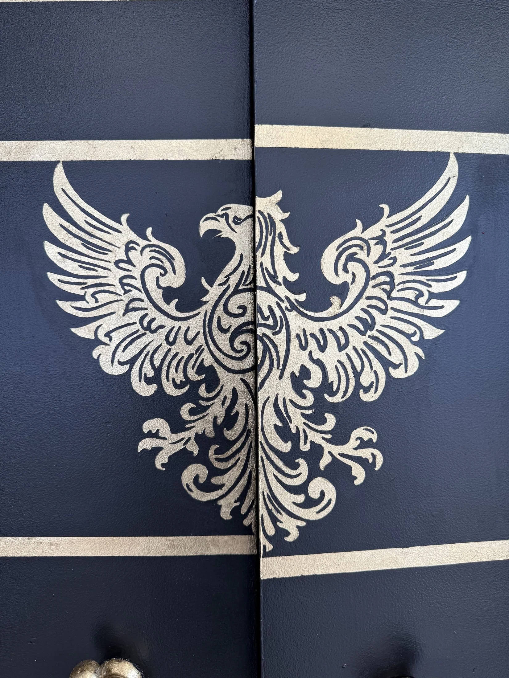 Restoration and redesign of historic bank vaults built in 1818 within the oldest commercial building in Canton, Ohio. Featuring hand-applied gold leaf, custom detailing, and architectural enamel finishes throughout the installation.