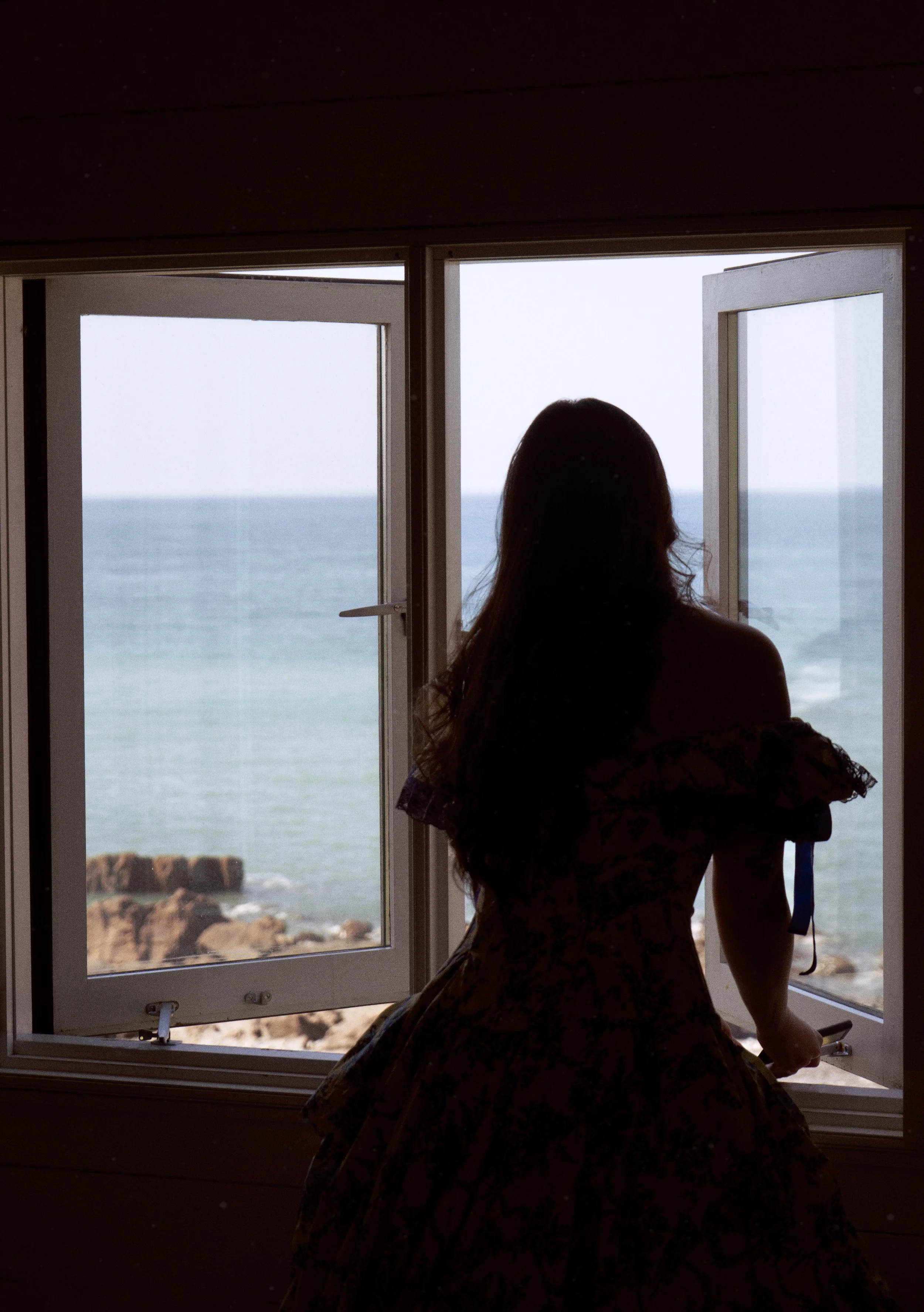 Singer By The Sea