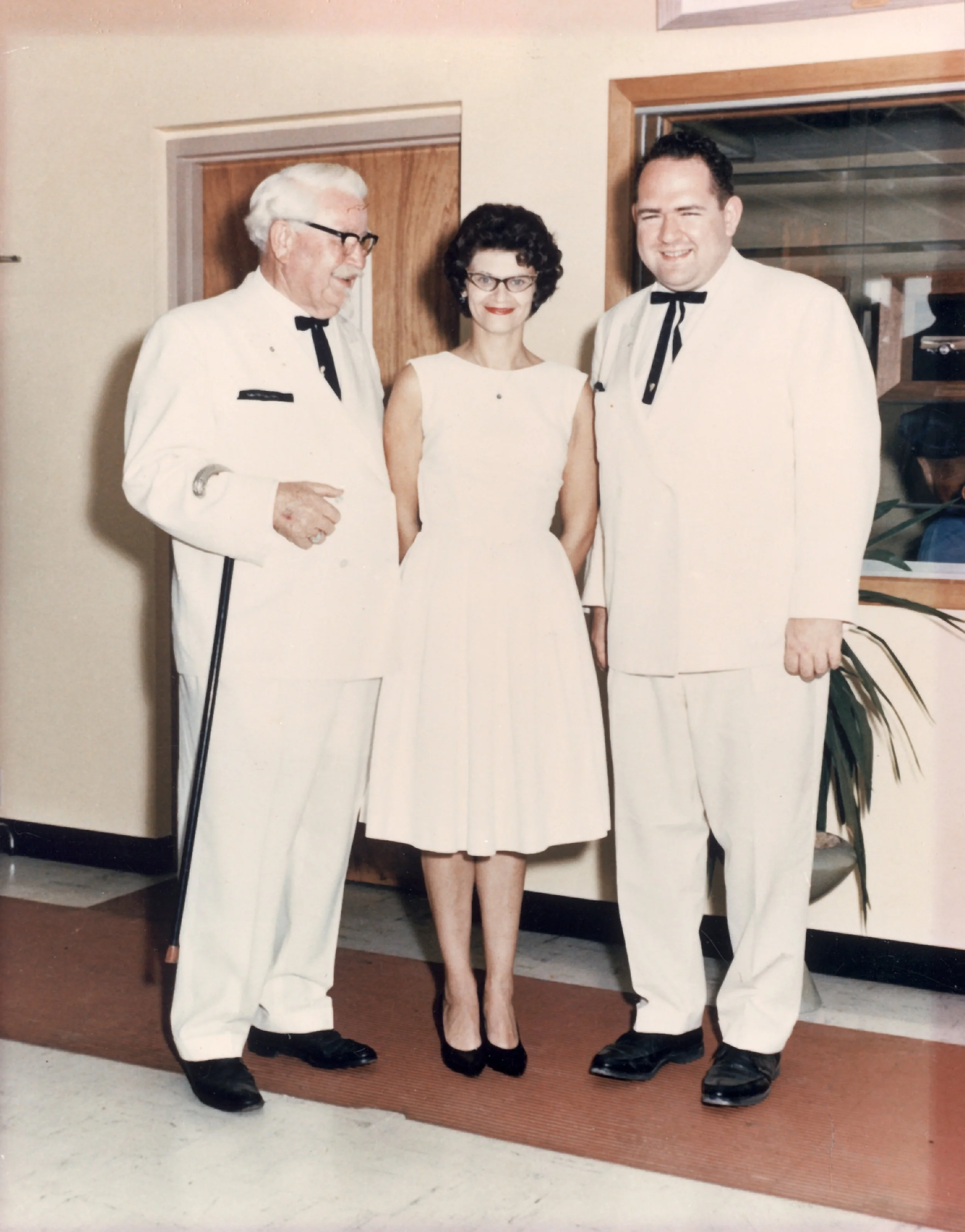 Dave Thomas, his wife Lorraine, and Colonel Sanders