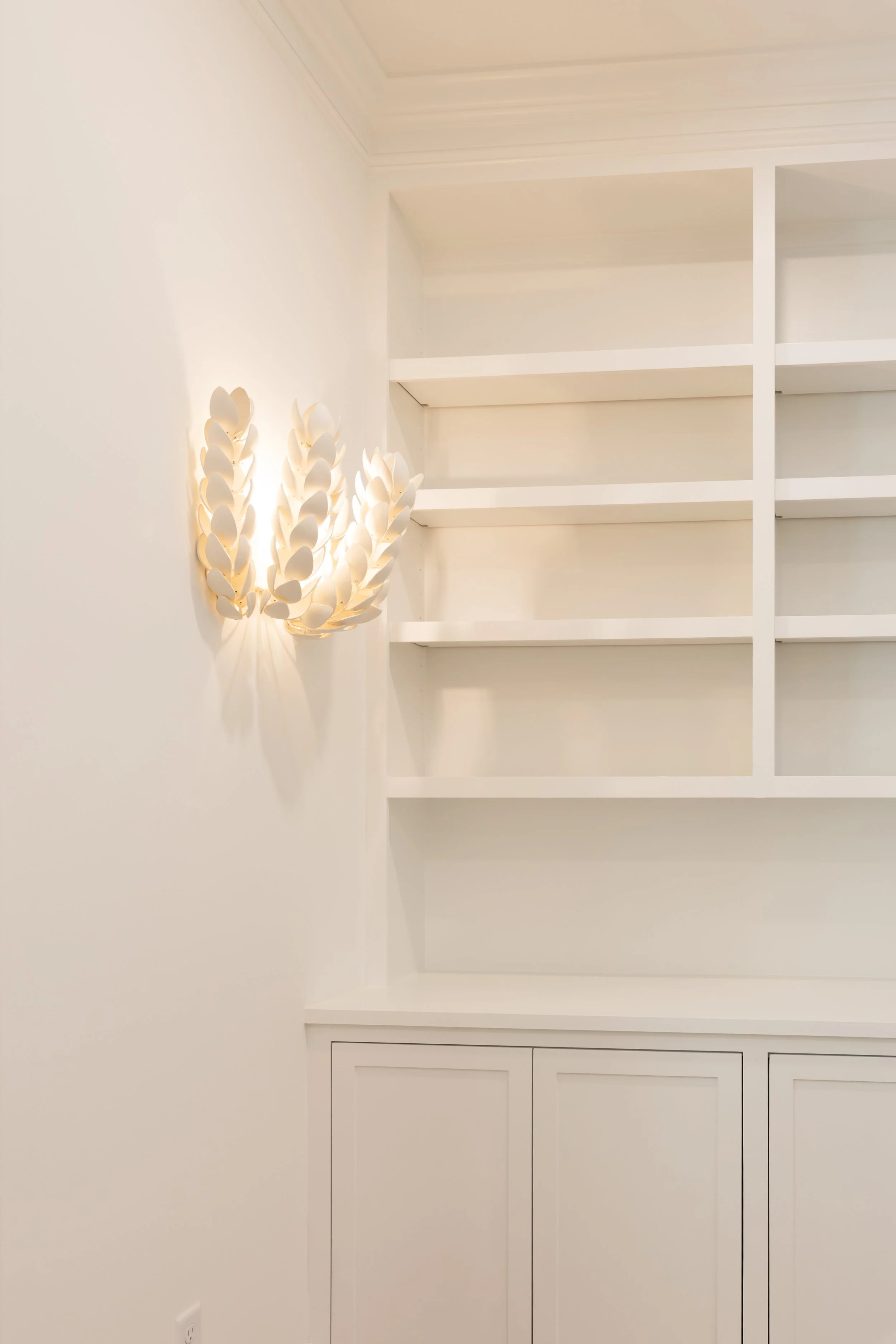 sconce2 Boone_Kasey_WhiteCastle_sept_2026 ext-2573.jpg