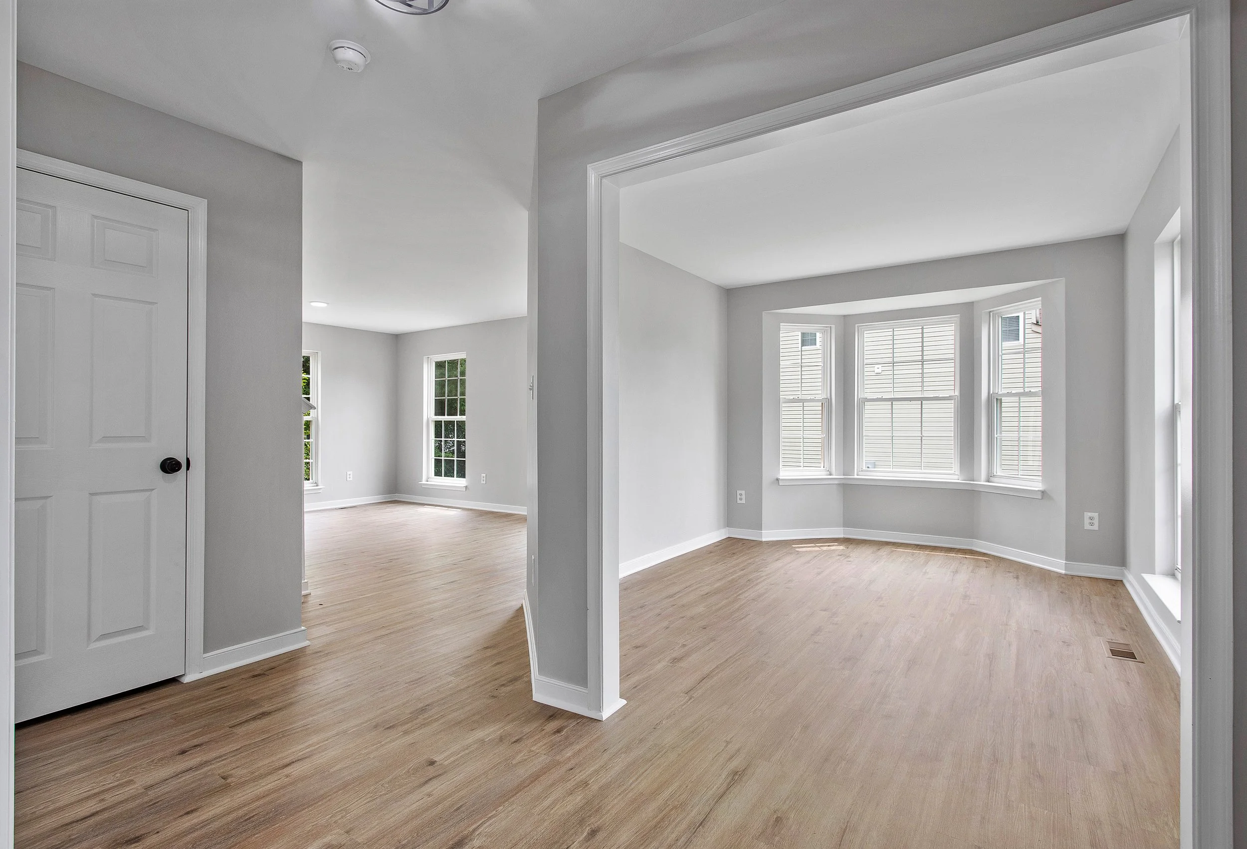 Foyer 2.jpg