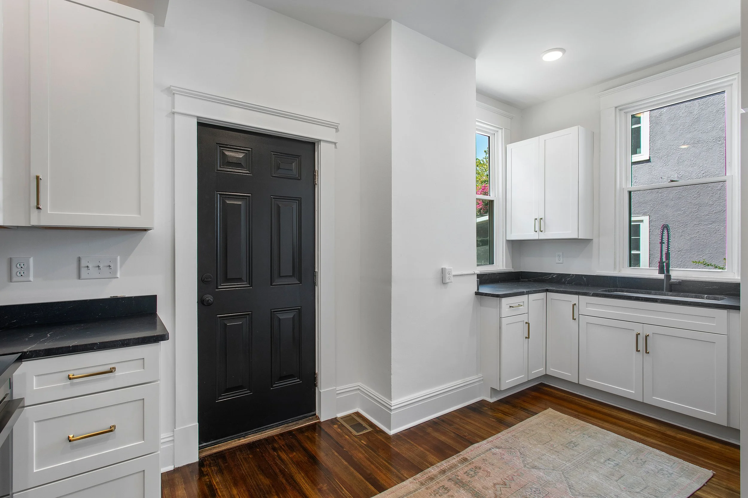 15-Kitchen.jpg