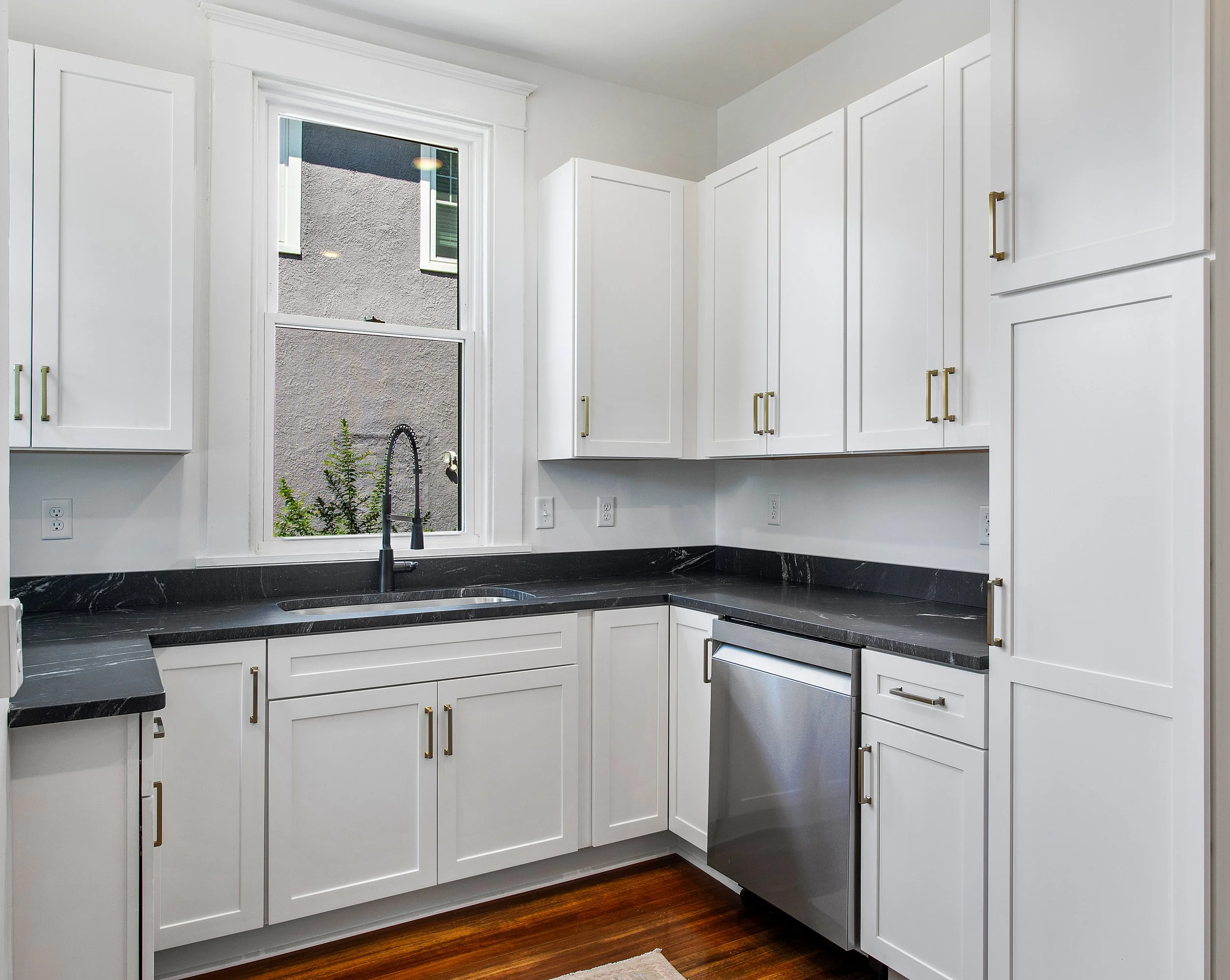 16-Kitchen.jpg