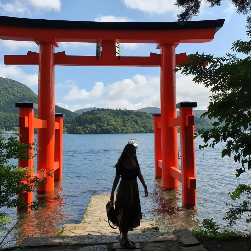 Vivir tu viaje de manera individual, &uacute;nica y personalizada es nuestro trabajo y as&iacute; se ve Hakone.
Que te encante y sonr&iacute;as cada que lo recuerdes y digas "WOW! quiero regresar" es nuestra meta.

WOW! alley.

#hakone #pic