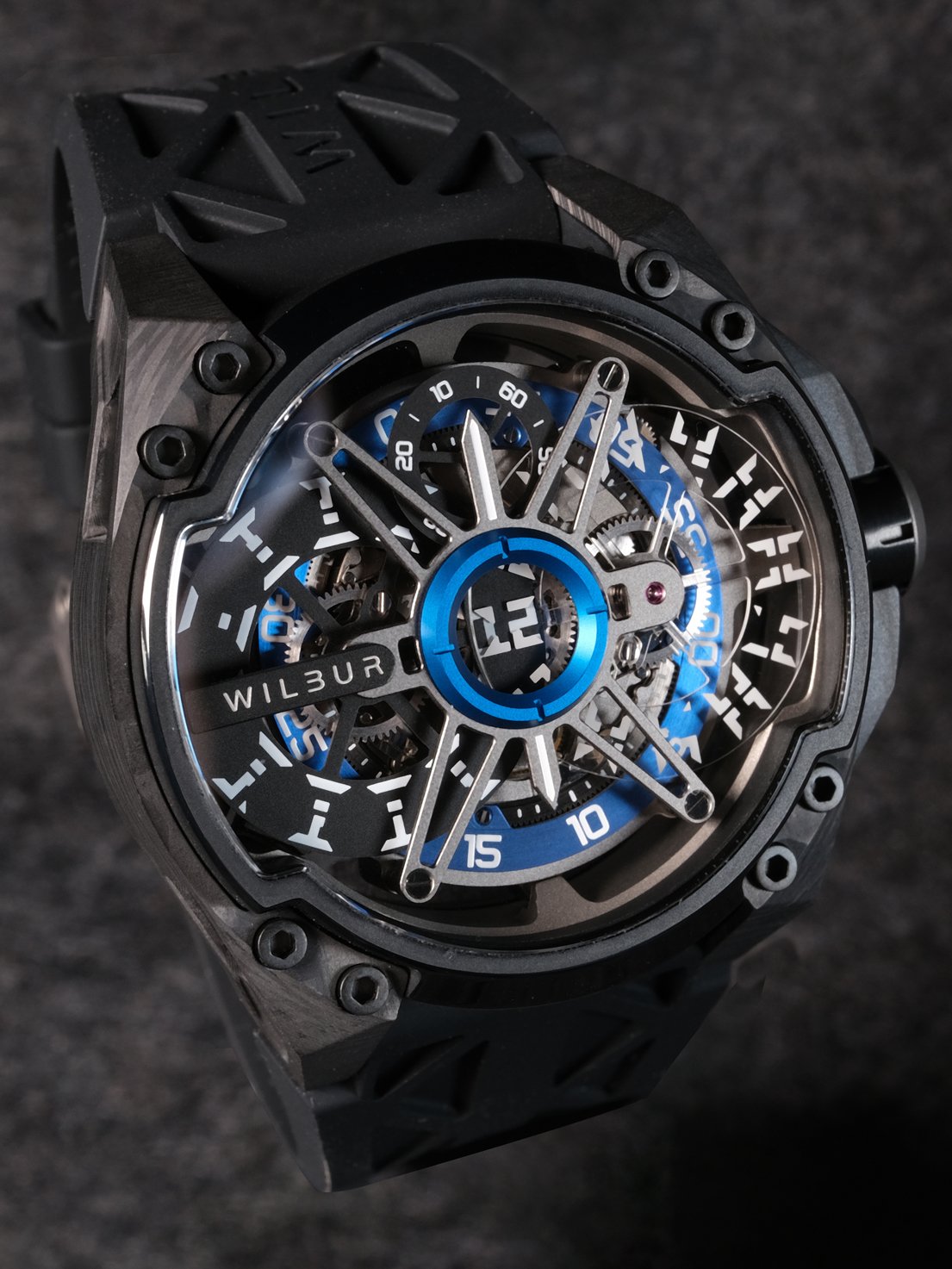 WILBUR LEO CARBON 1.jpg