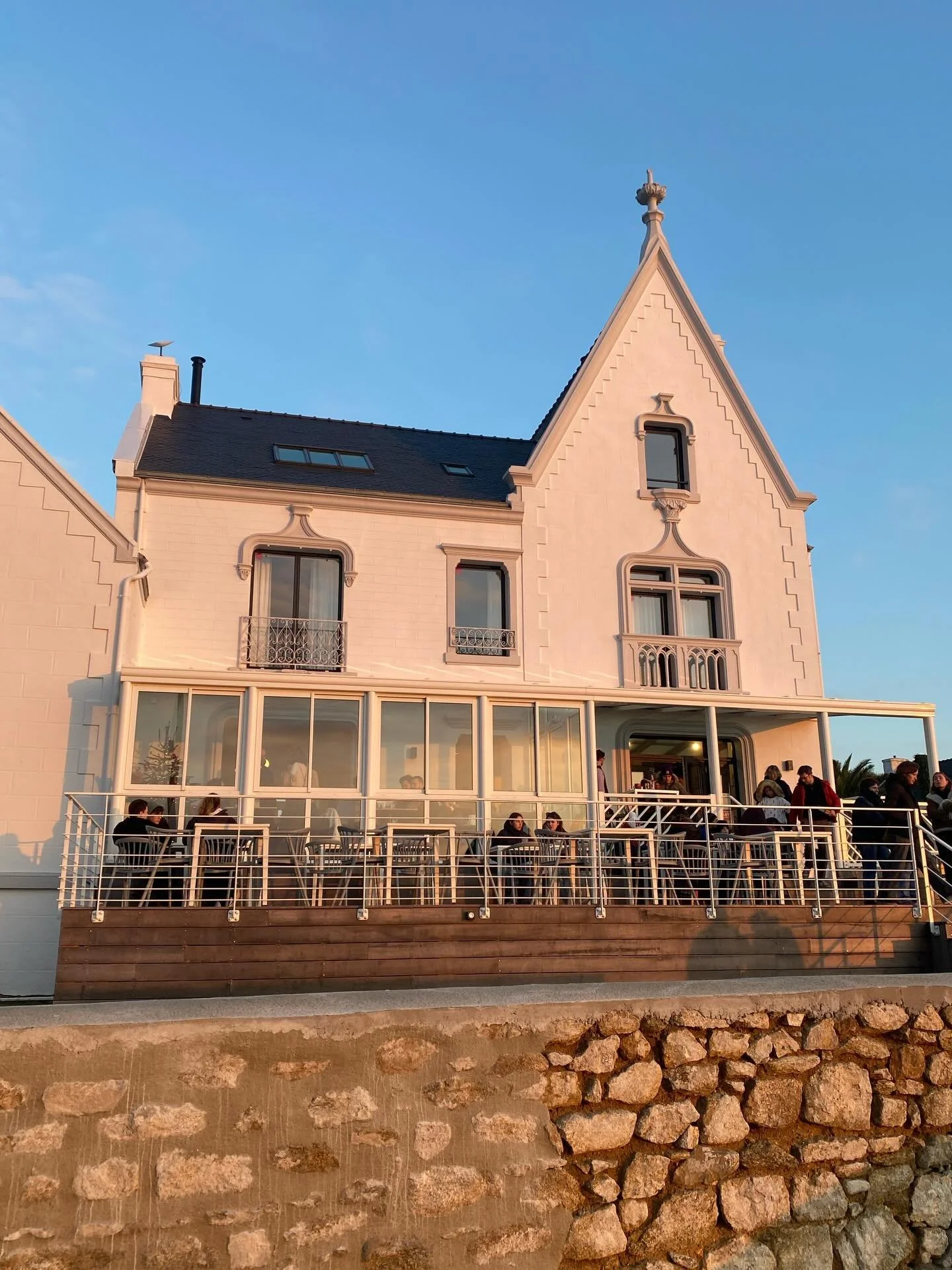 Dek H&ocirc;tel - Finist&egrave;re Nord

Une courte escapade dans le Finist&egrave;re Nord, l&rsquo;occasion parfaite pour d&eacute;couvrir ce magnifique h&ocirc;tel.

D&egrave;s l&rsquo;arriv&eacute;e, l&rsquo;accueil est chaleureux, attentionn&eacu