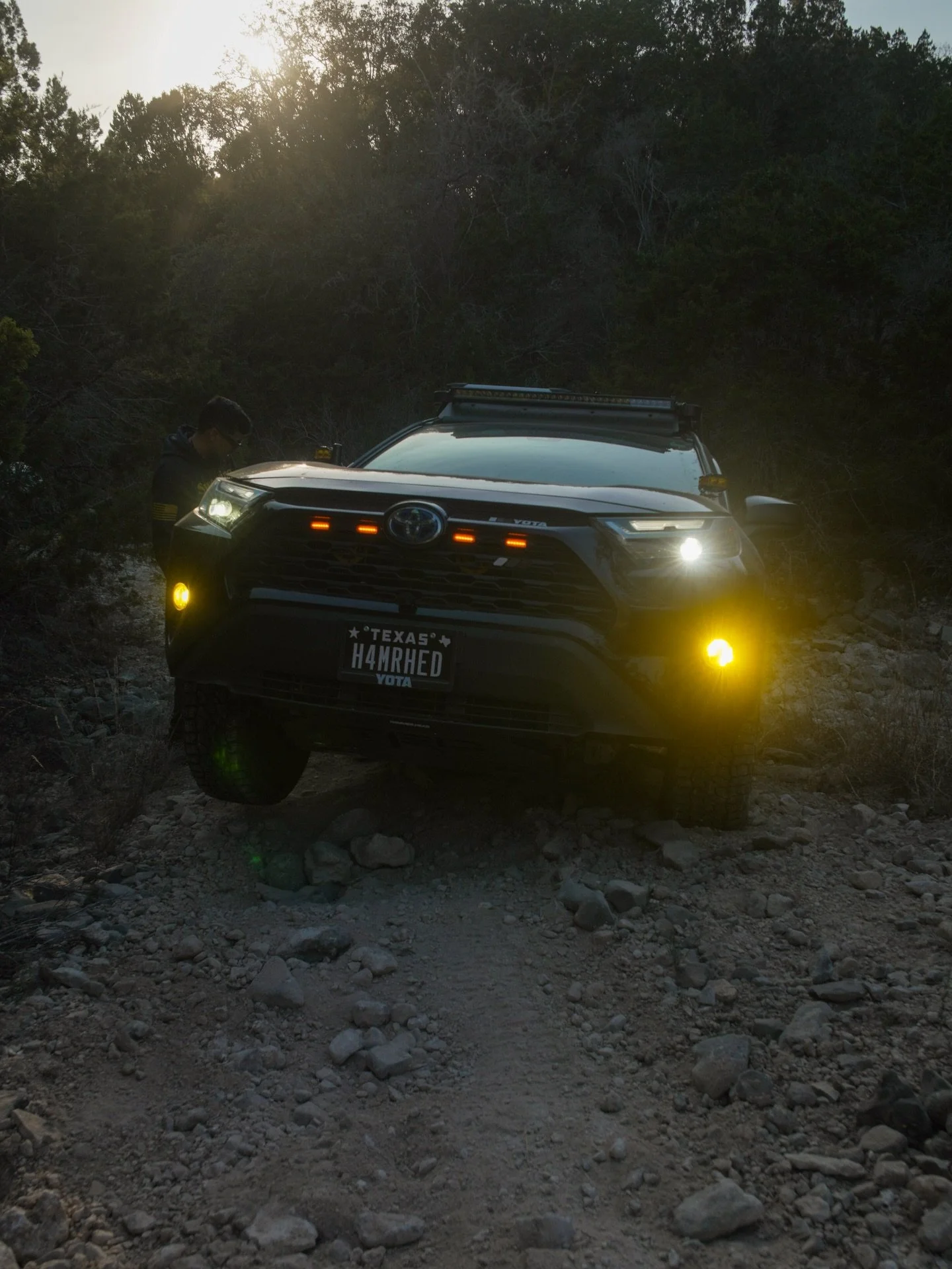 @racecaraholic spotting was a huge help! 💪🏽

📸 PC: @the_yota4r 
Crew: @3rdcoastoverland 

Use my ambassador codes:
@wheelsfeelsusa code: GAINES 18% OFF
@icecofreezer H4MMERHEAD 12% OFF
@prismlensfx GAINESWORLD 15% OFF