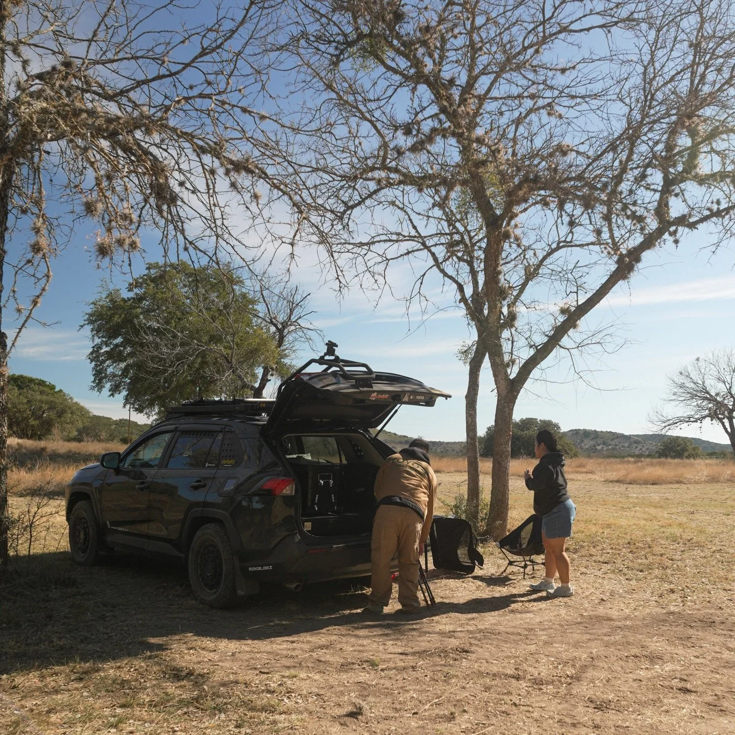 This is what weekends are supposed to look like. Ever since moving here last June I was trying to find a group of like minded individuals coming from Oregon. Now I feel like I have! 
H4mmerhead out with good people, chairs in the dirt, no rush to be 