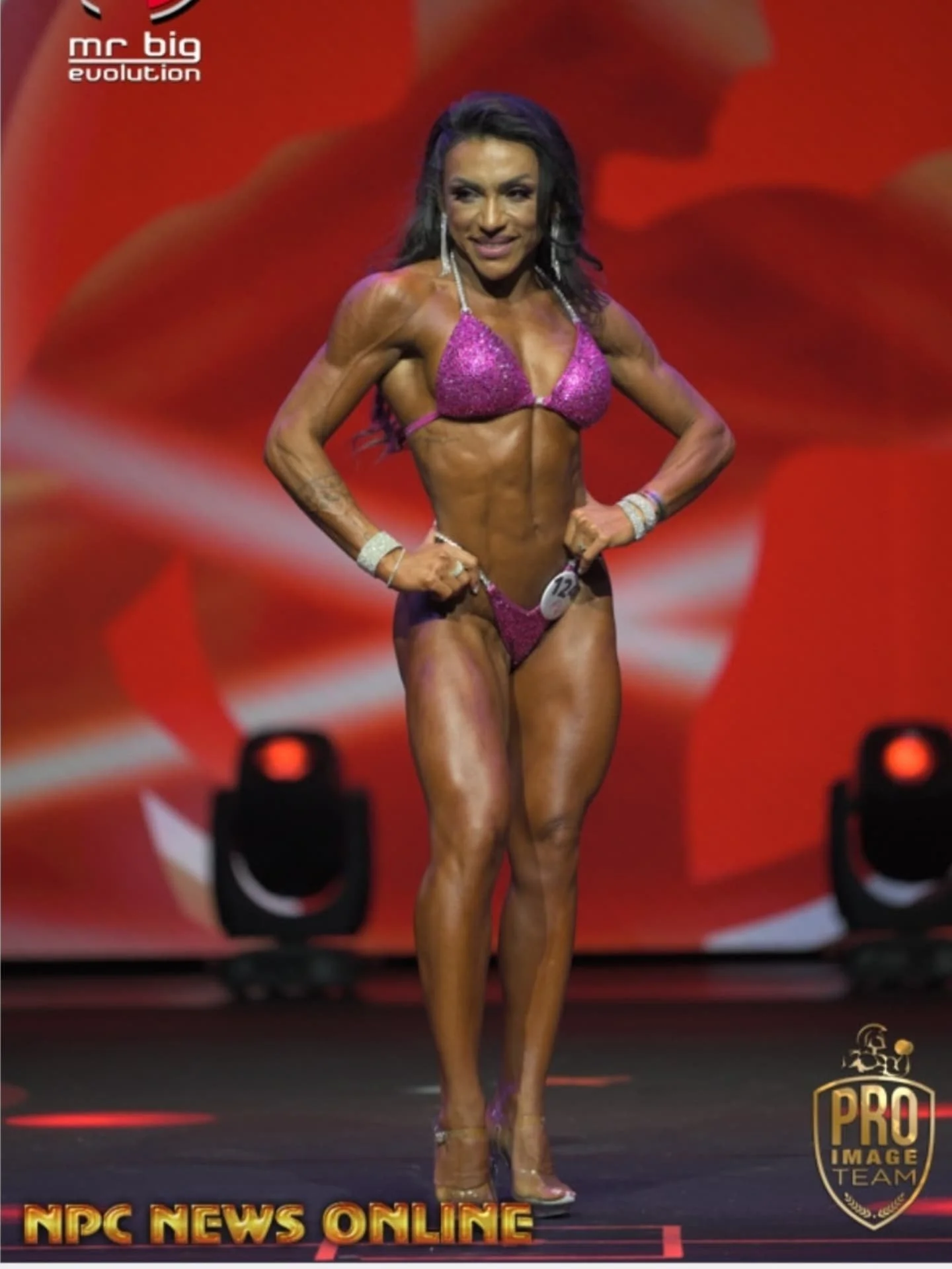 🇮🇹 Dopo mesi di sacrifici, disciplina e
sfide mentali, eccomi qui: sul palco pi&ugrave; importante di europa, a mostrare non solo un corpo, ma una storia di forza, determinazione e passione. Ogni allenamento, ogni scelta, ogni rinuncia. Tutto per q