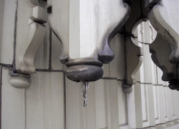 Evident water infiltration, indicating eventual attachment failure. This calcium leached from the mortar.